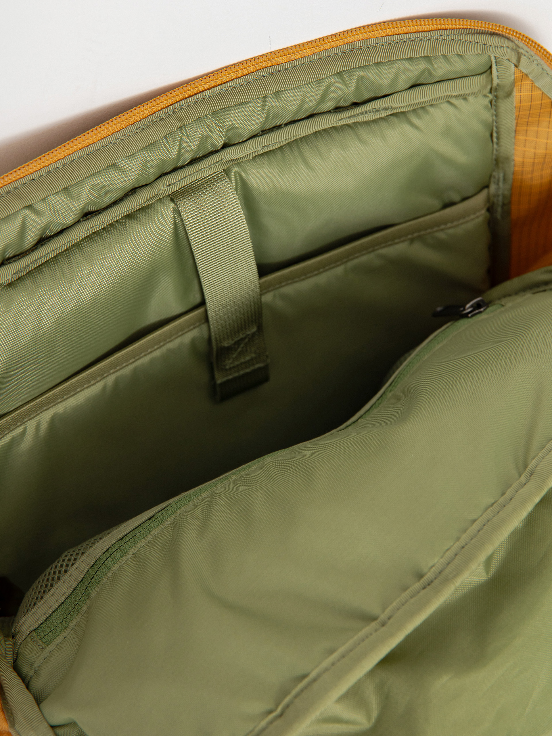 Patagonia Backpack Black Hole Pack 25L (pufferfish gold)