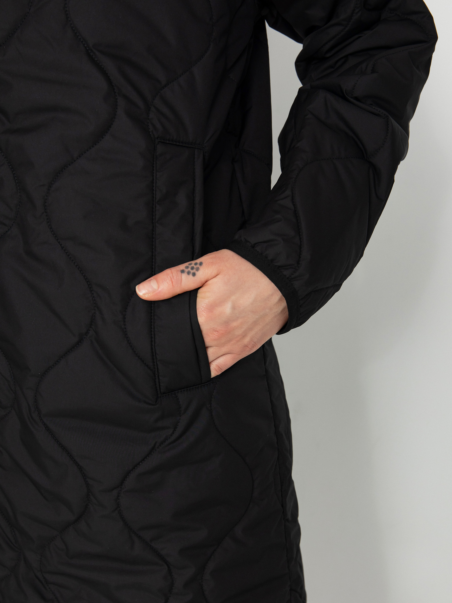 The North Face Jacket Ampato Quilted Liner Long Wmn (tnf black)