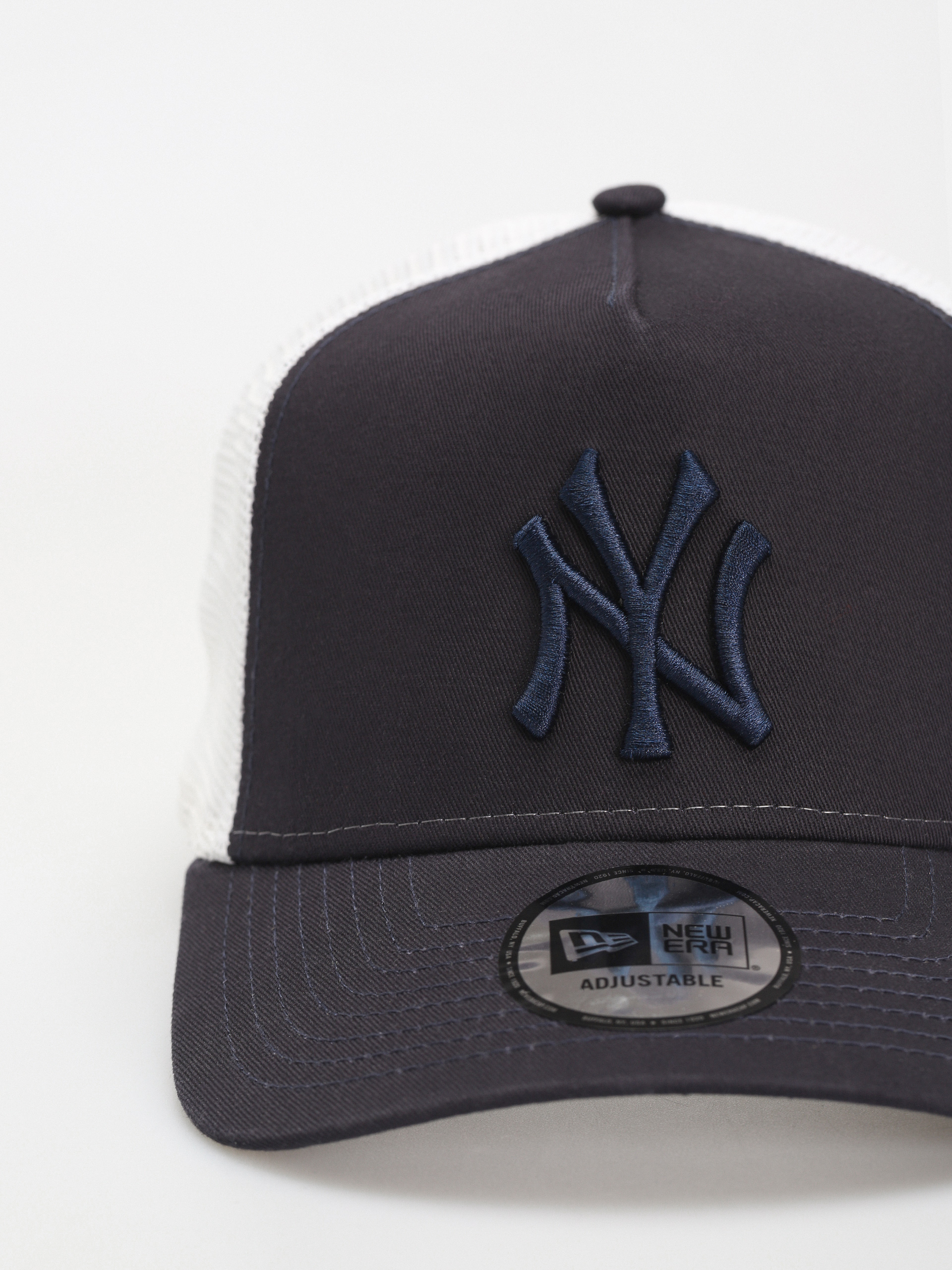 New Era League Essential Trucker New York Yankees Cap (navy/white)
