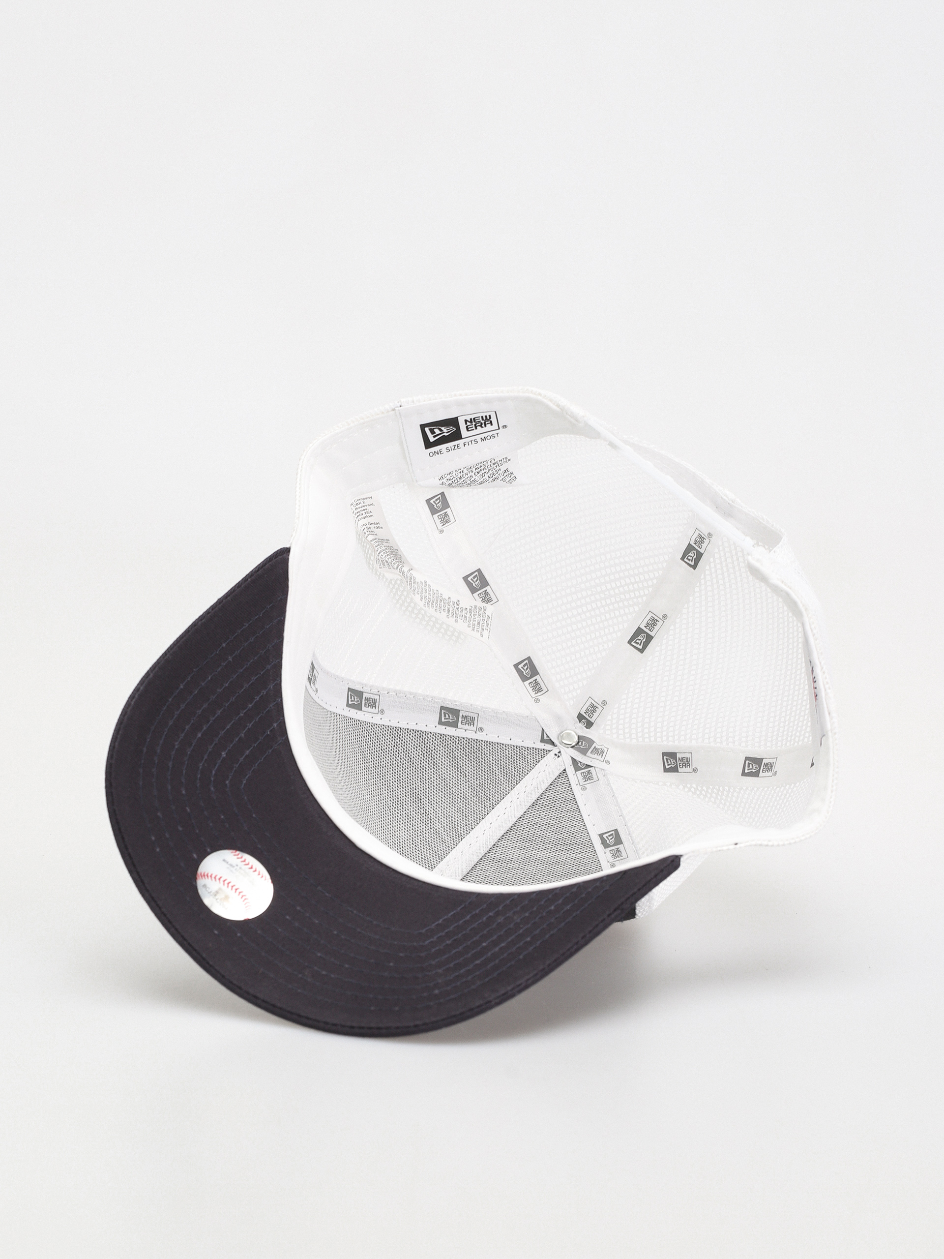 New Era League Essential Trucker New York Yankees Cap (navy/white)