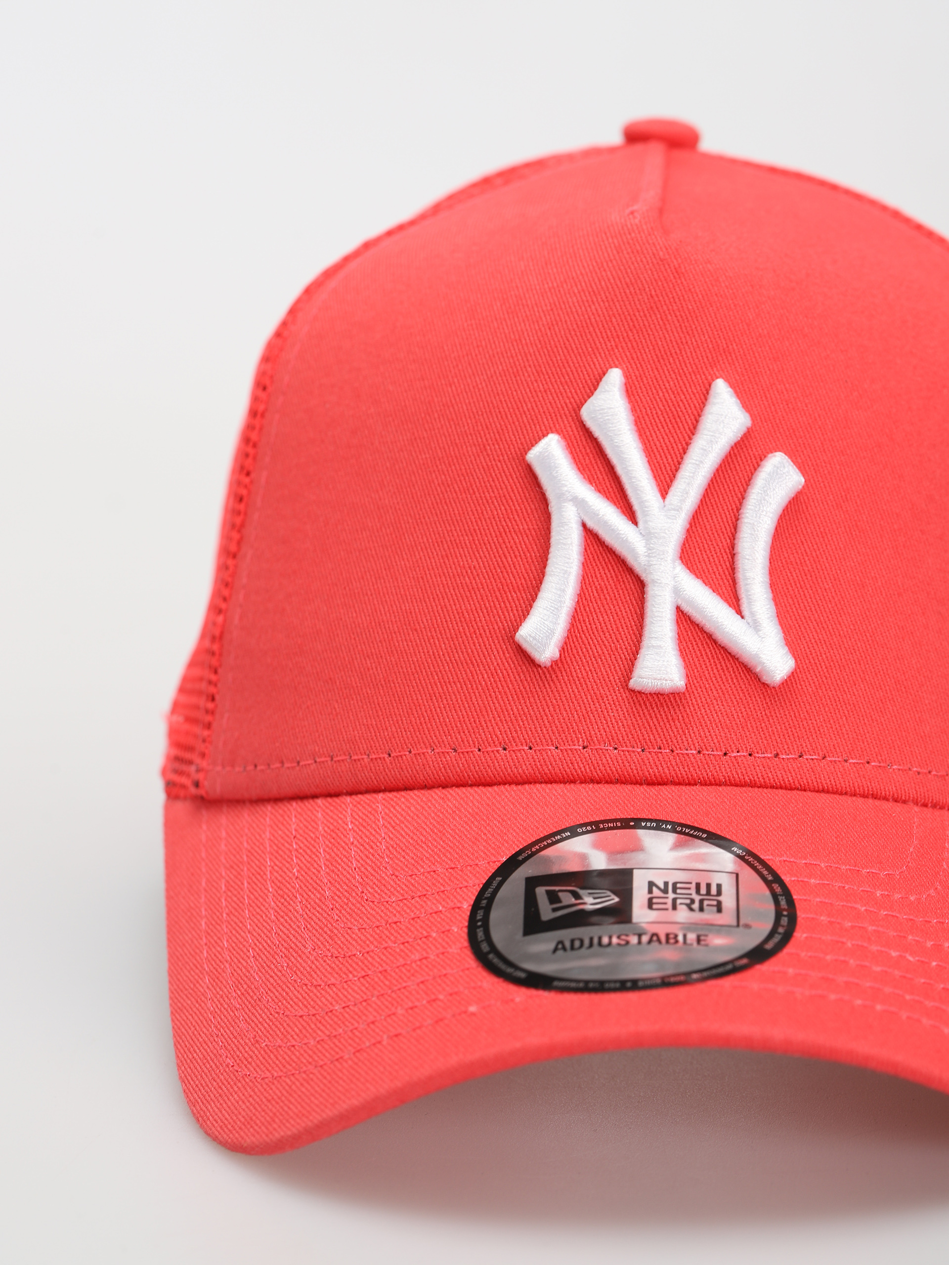 New Era League Essential Trucker New York Yankees Cap (red)