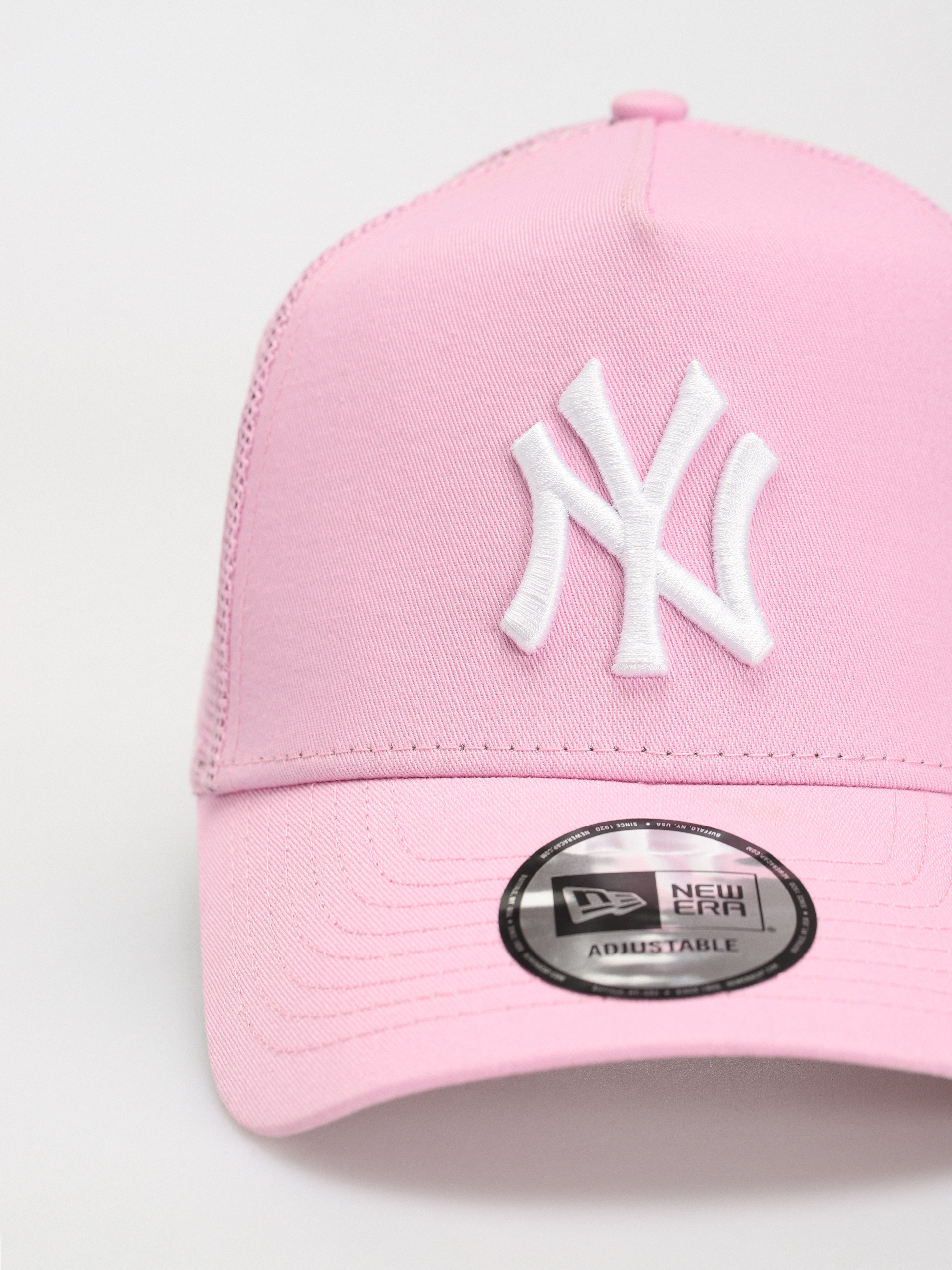 New Era League Essential Trucker New York Yankees Cap (pink)