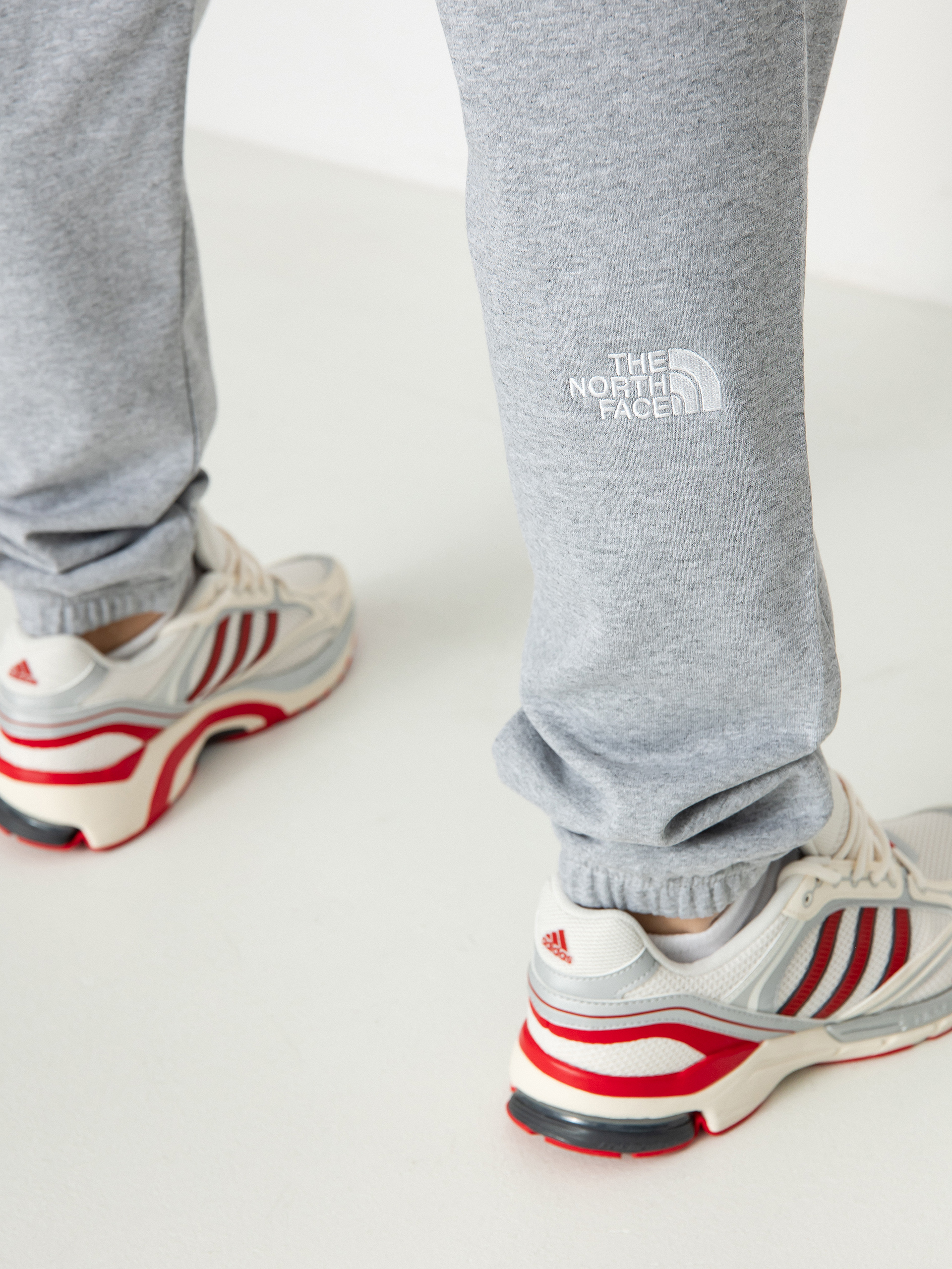 The North Face Essential Jogger Pants (tnf light grey heather)