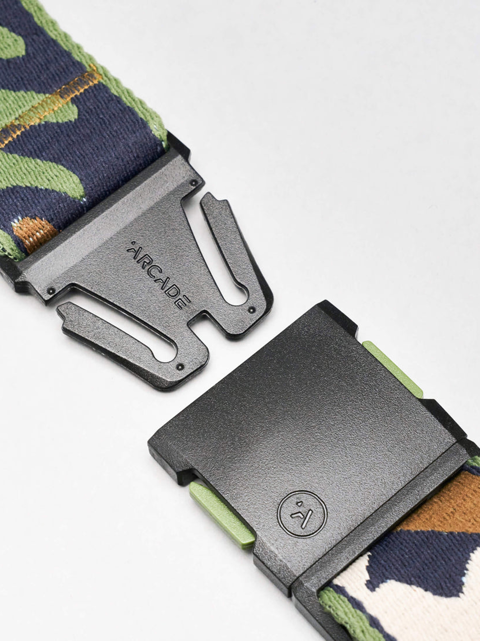 Arcade Gürtel Hannah Eddy We Are All Connected (dill)