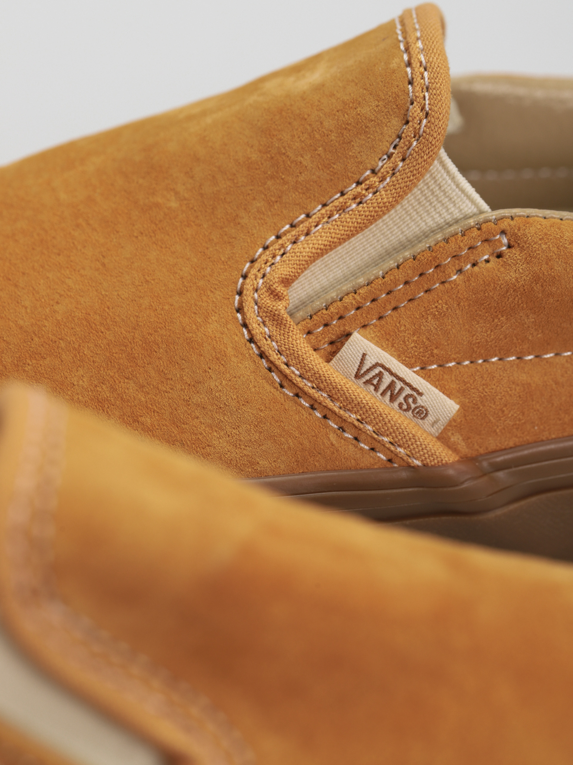 Vans Classic Slip On Shoes (pig suede gum antelope)