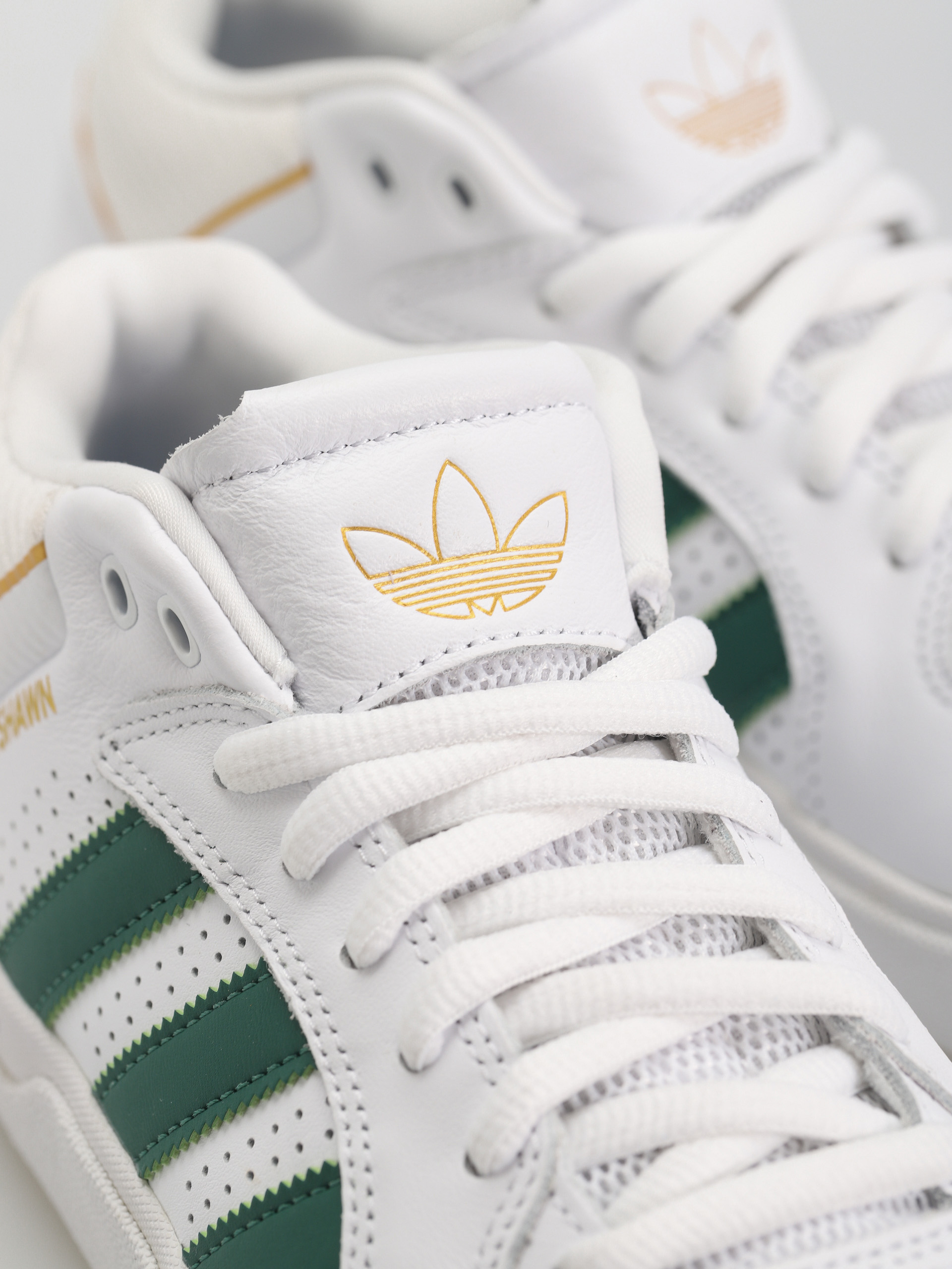 adidas Tyshawn Shoes (ftwwht/drkgrn/blubir)