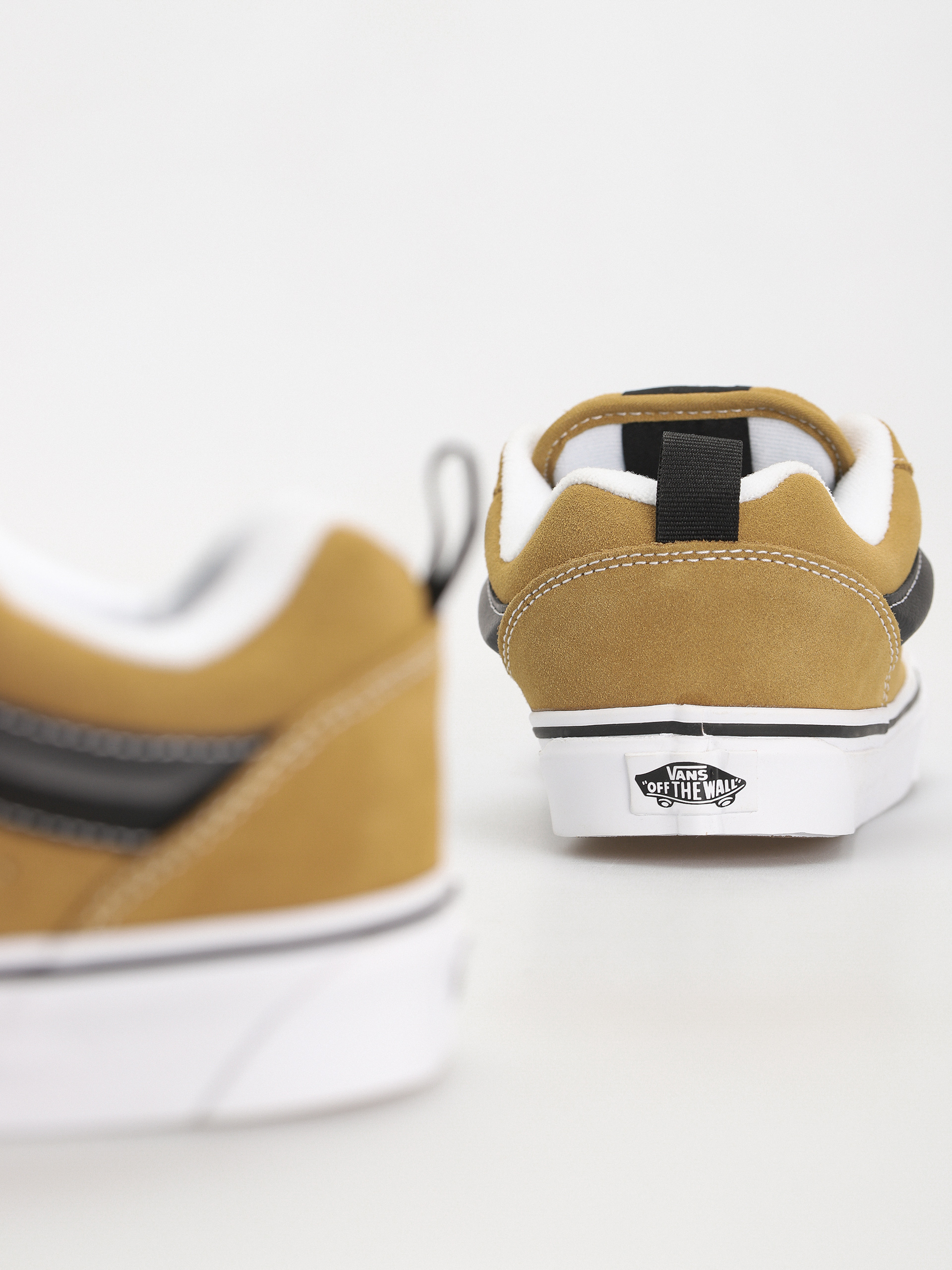 Vans Knu Skool Shoes (suede antelope)