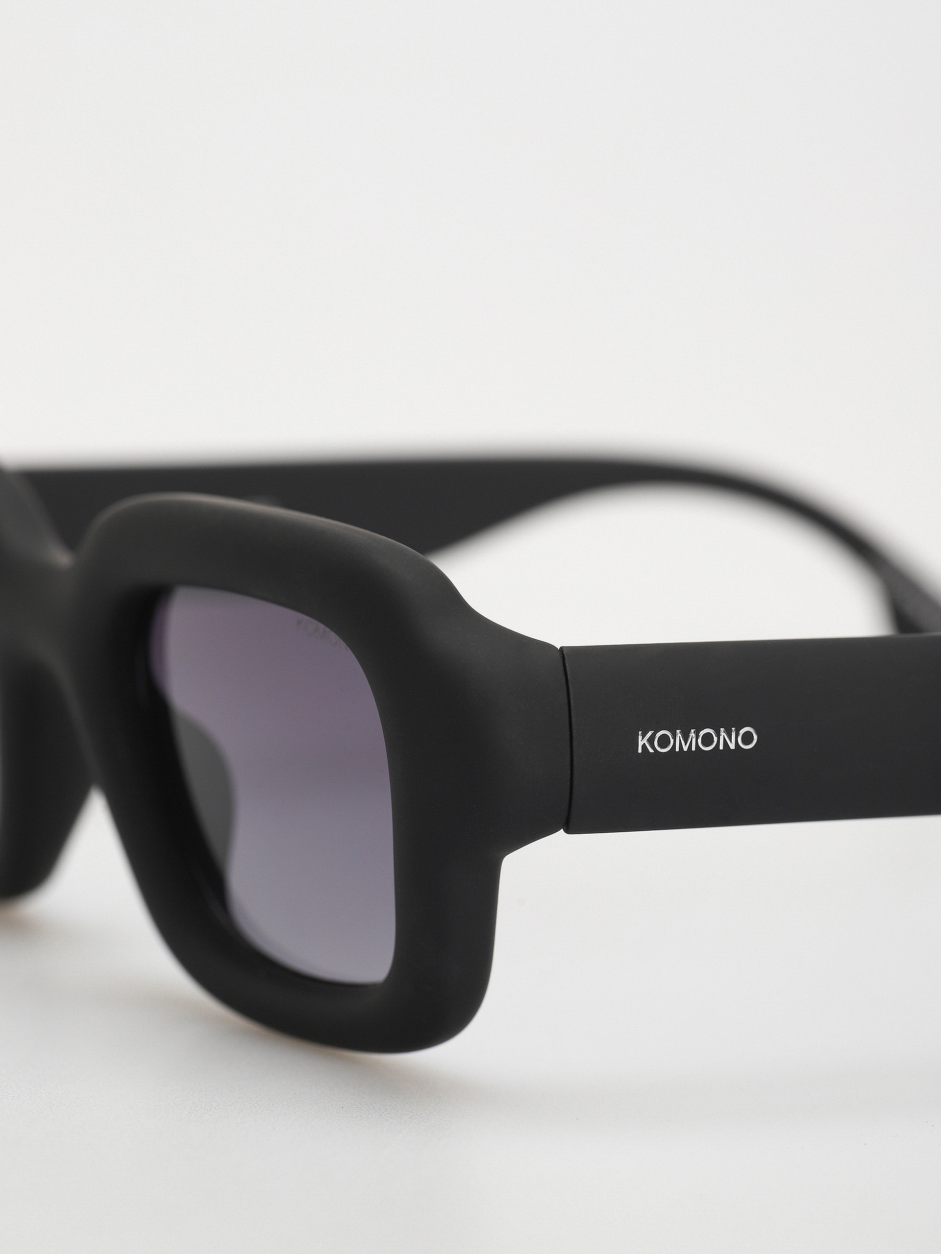 Komono Sunglasses Miles (carbon)