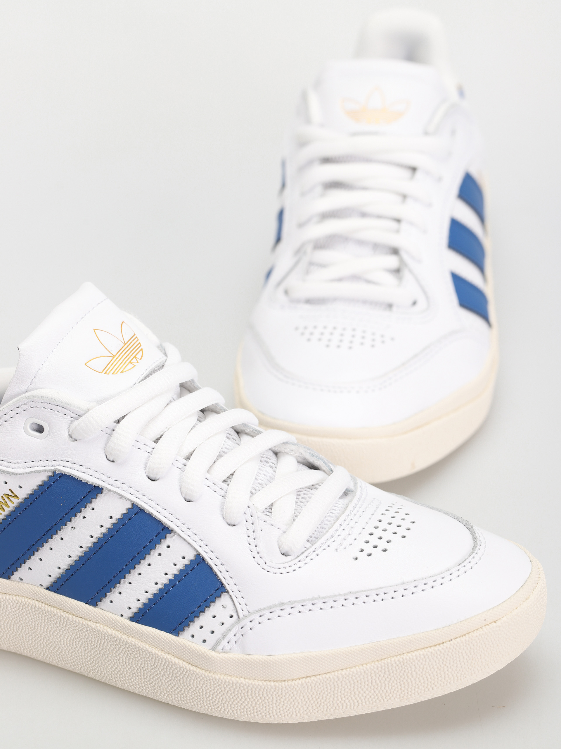 adidas Tyshawn Low Shoes (ftwwht/royblu/cwhite)