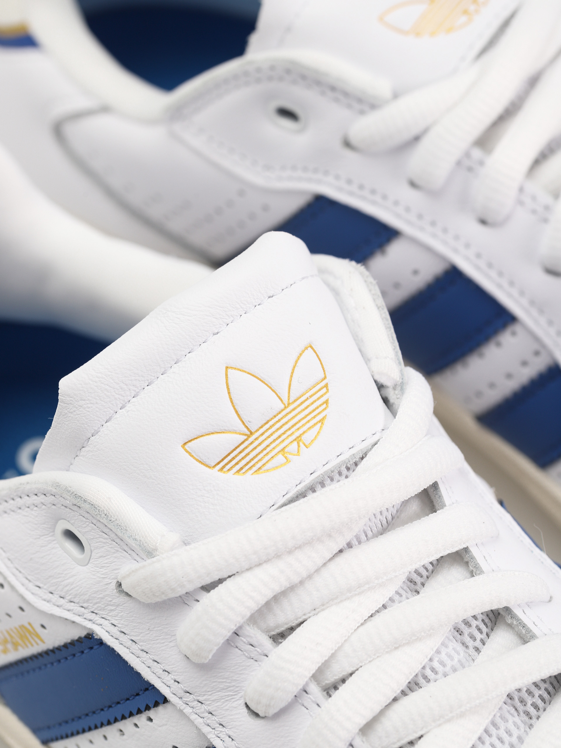 adidas Tyshawn Low Shoes (ftwwht/royblu/cwhite)