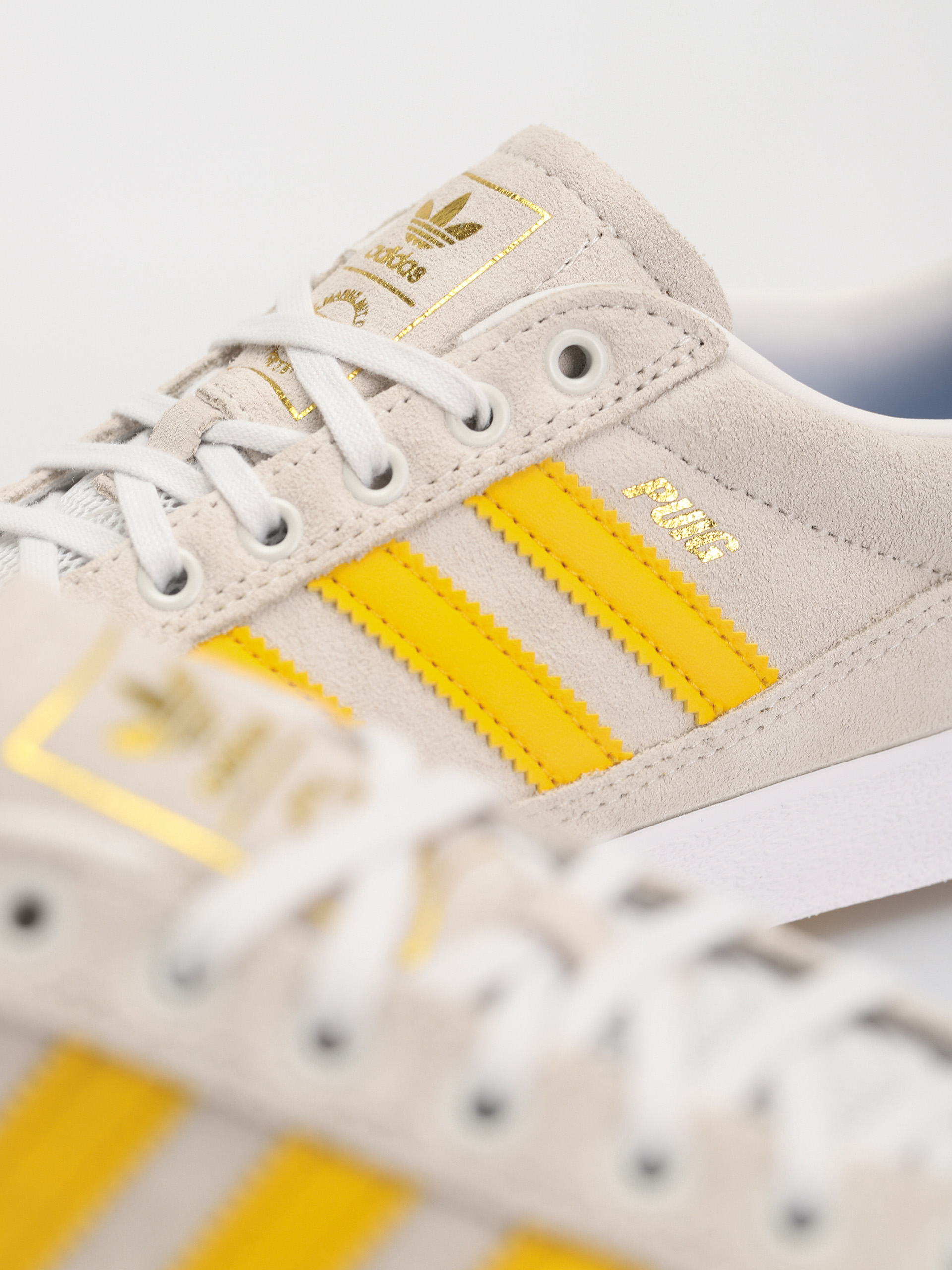 adidas Puig Indoor Shoes (crywht/bogold/ftwwht)