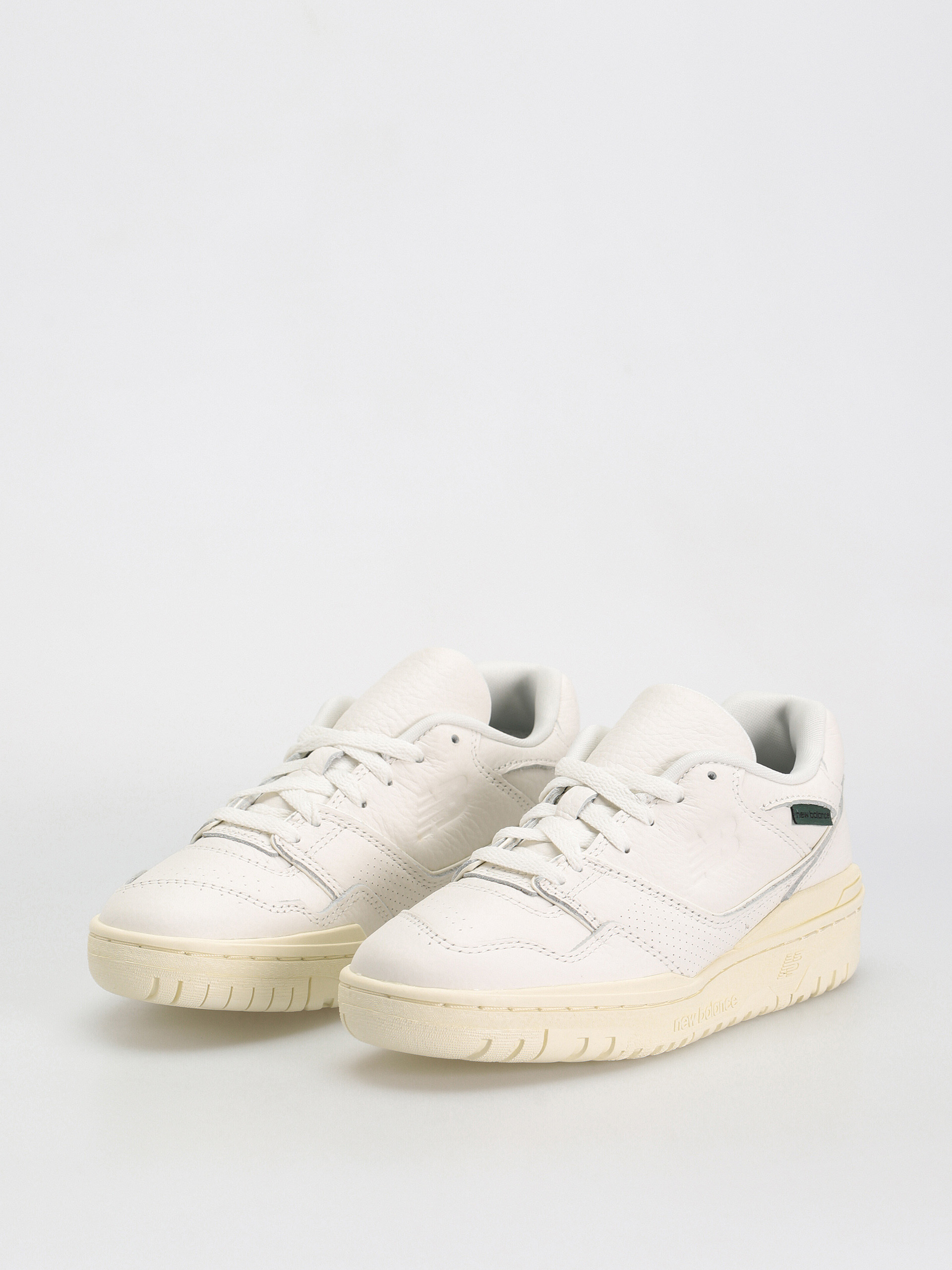 New Balance 550 Shoes white (sea salt)