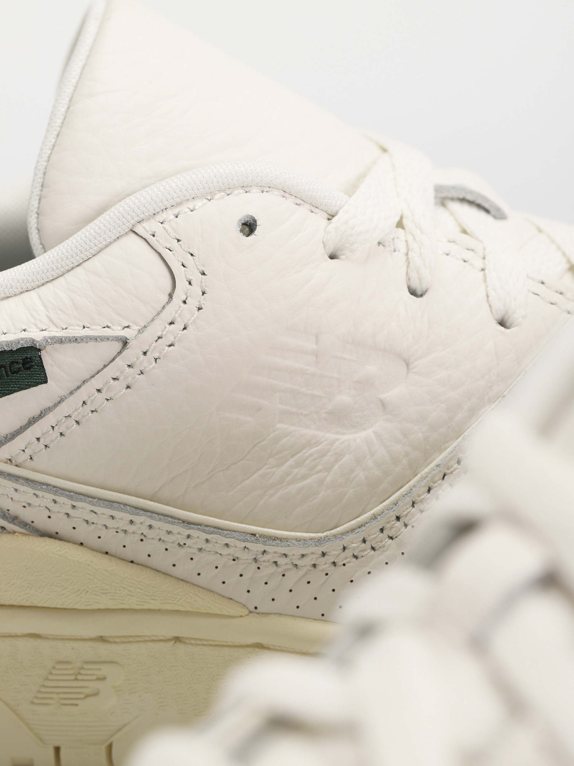 New Balance 550 Shoes (sea salt)