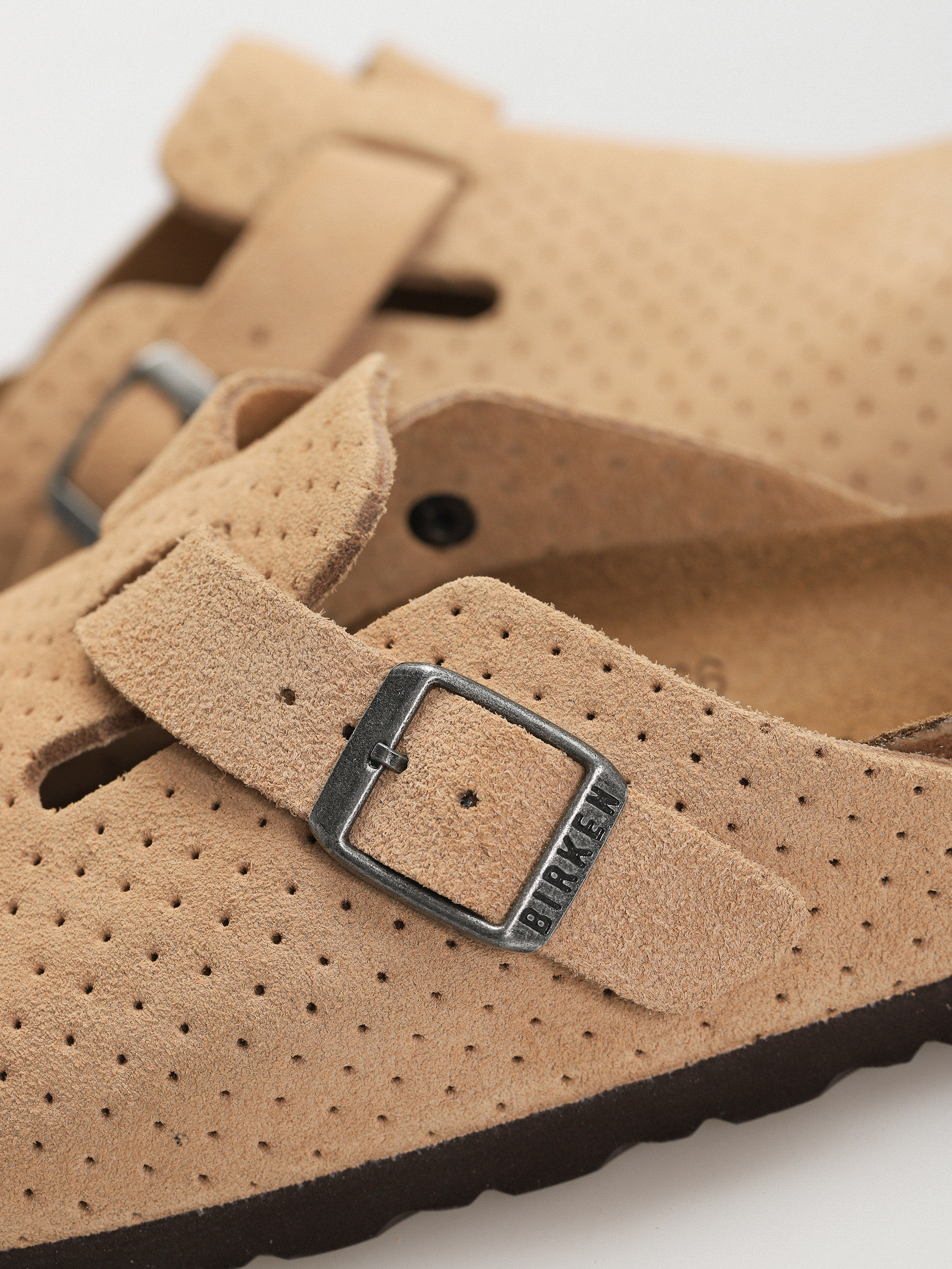 Birkenstock Flip-flops Boston Suede Embossed Narrow Wmn (emboss dots new beige)