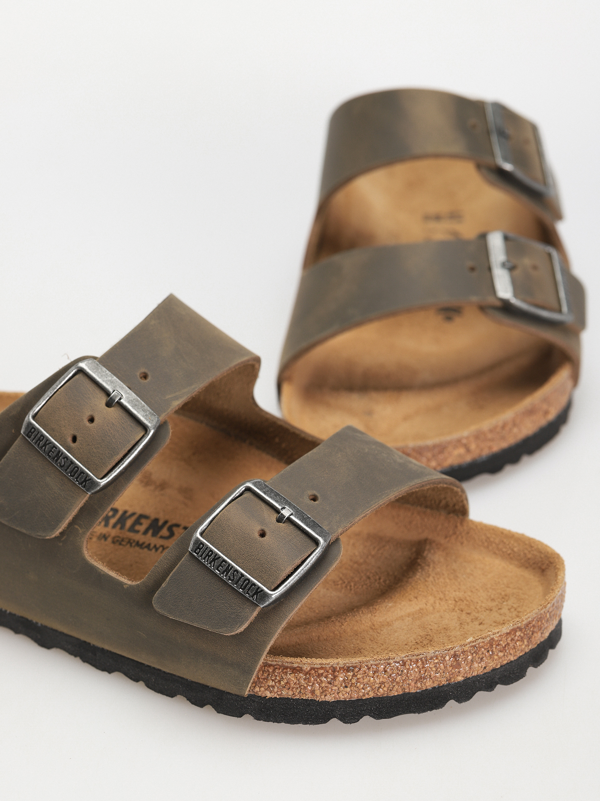Birkenstock Flip-flops Arizona Oiled Leather Regular (faded khaki)