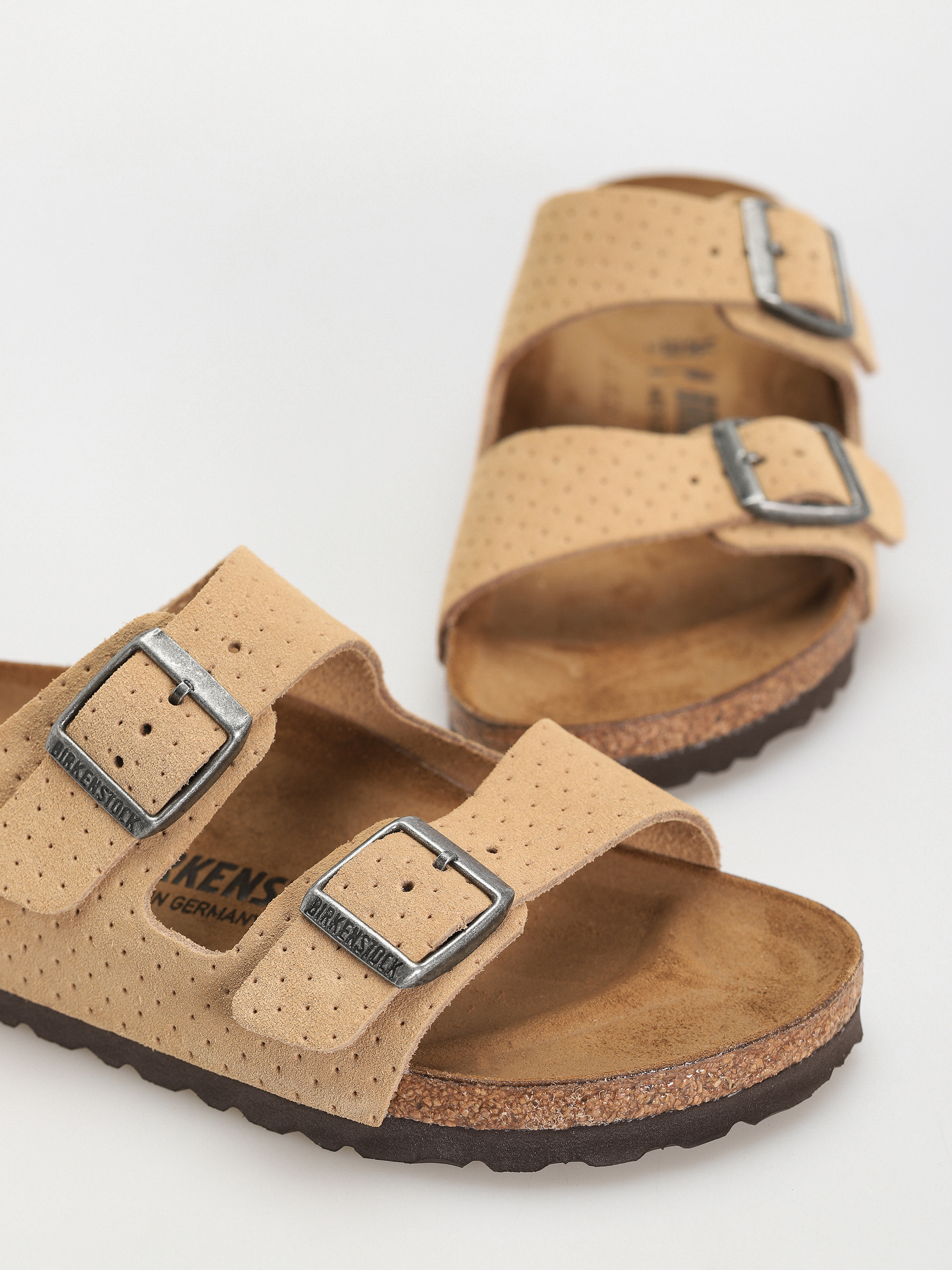 Birkenstock Arizona Suede Embossed Narrow Wmn Flip-flops (emboss dots new beige)