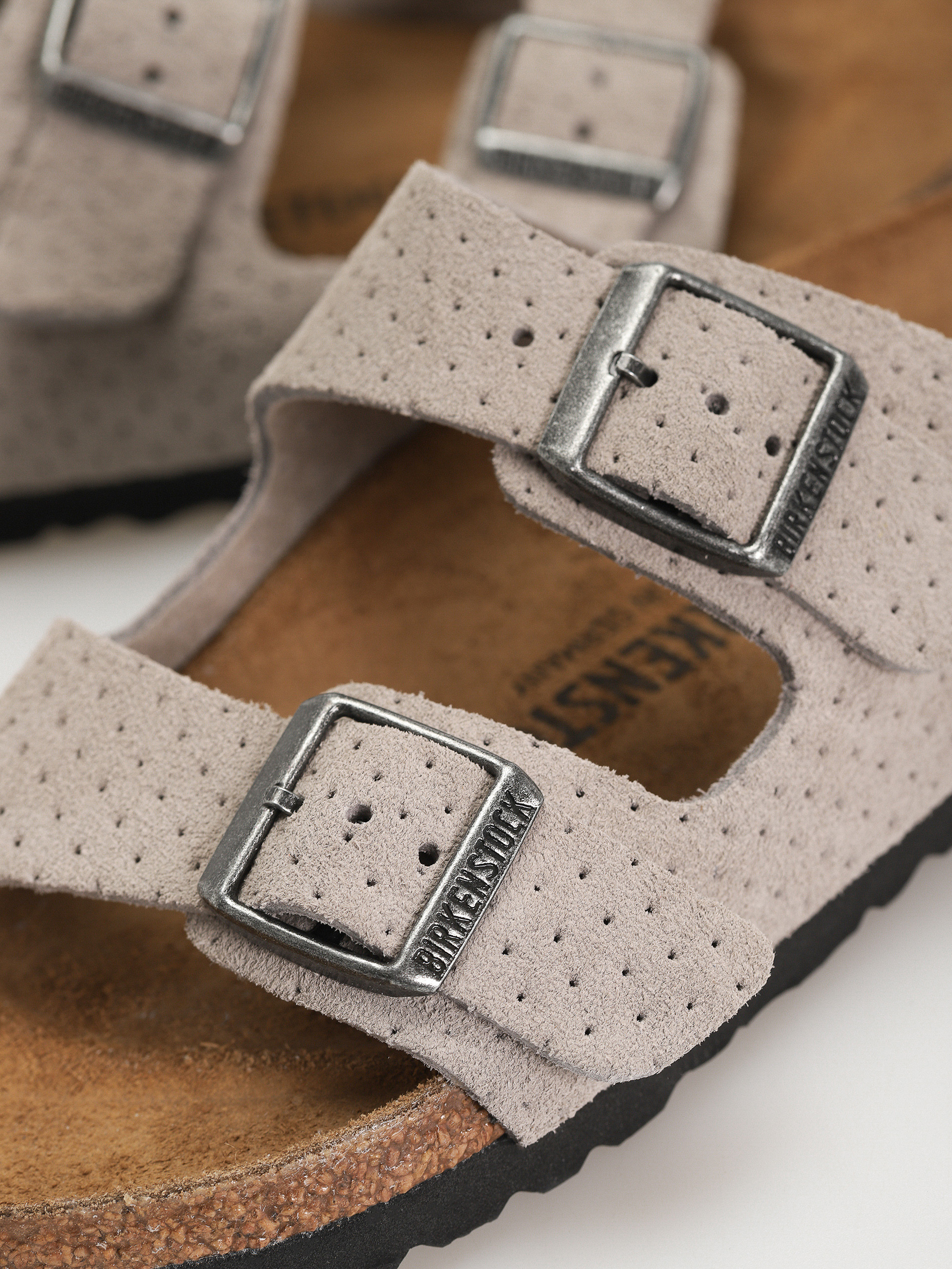 Birkenstock Arizona Suede Embossed Narrow Wmn Flip-flops (emboss dots stone coin)