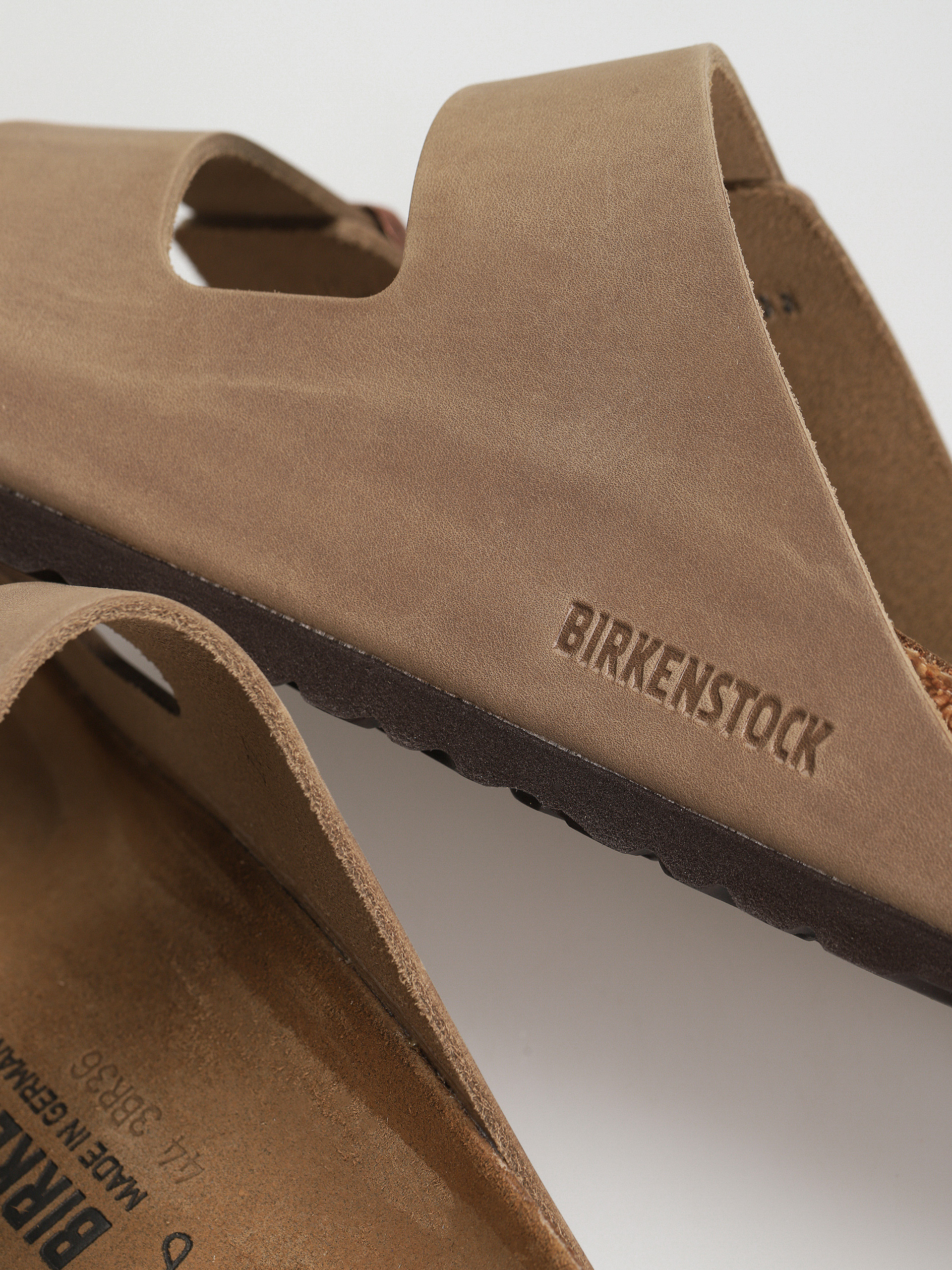 Birkenstock Arizona Oiled Leather Regular Flip-flops (tobacco brown)