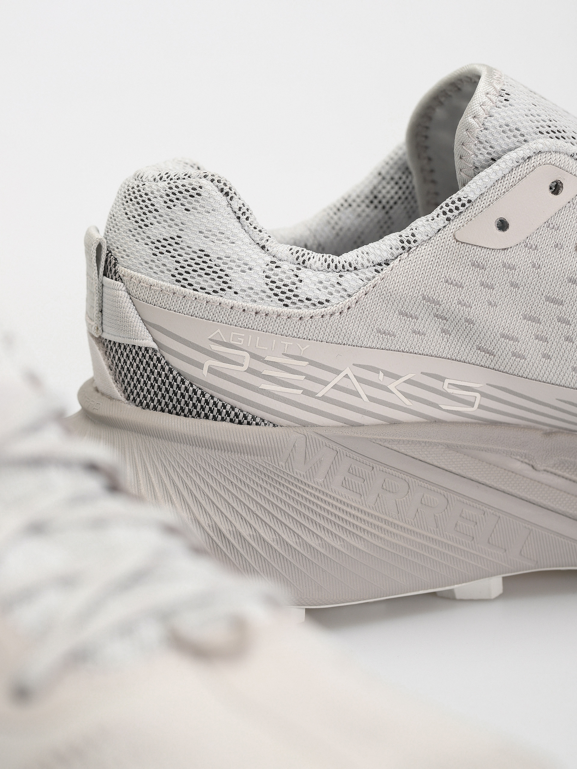 Merrell Agility Peak 5 Shoes (cloud)