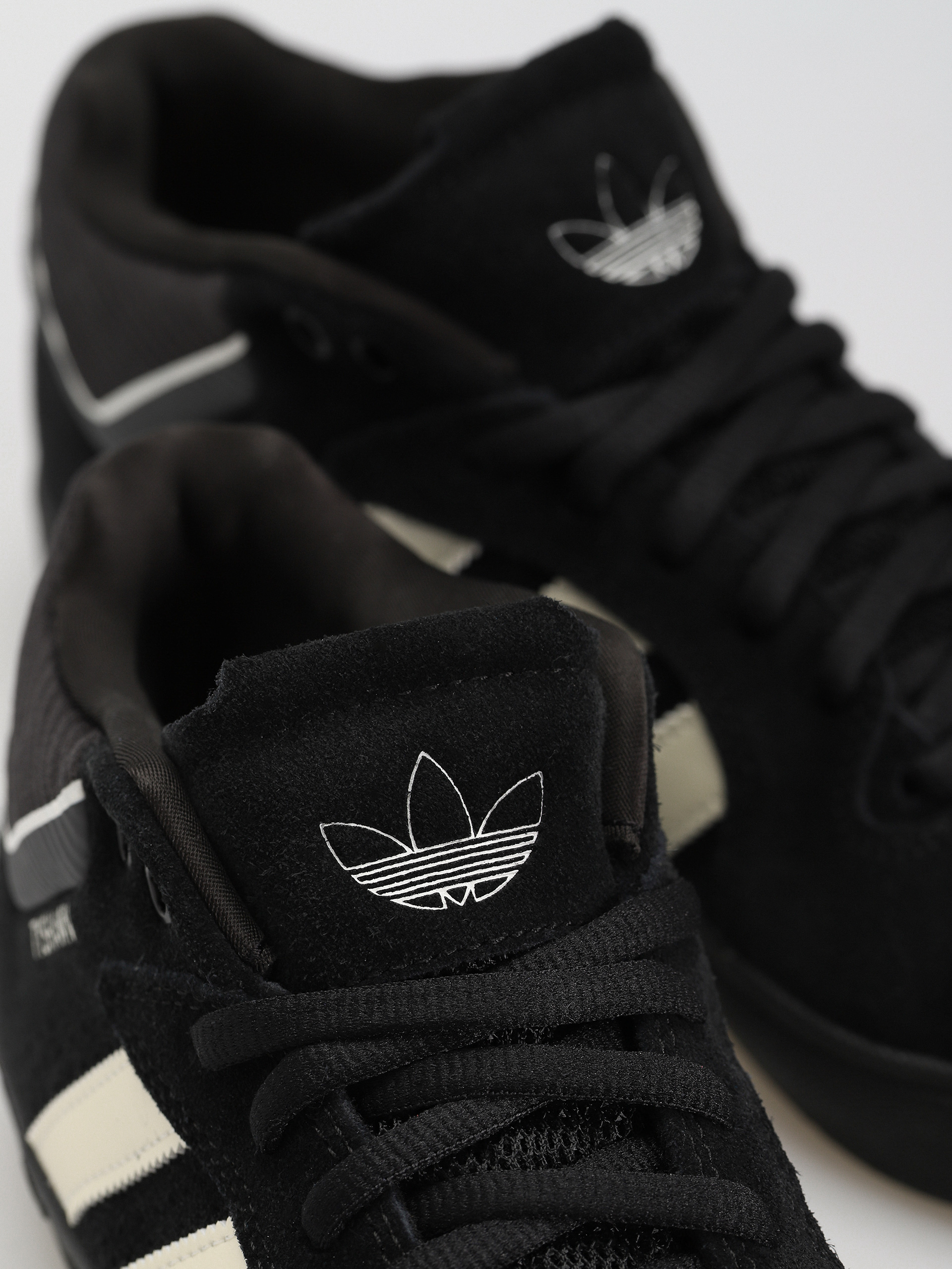 adidas Tyshawn Schuhe (cblack/zeromt/spark)