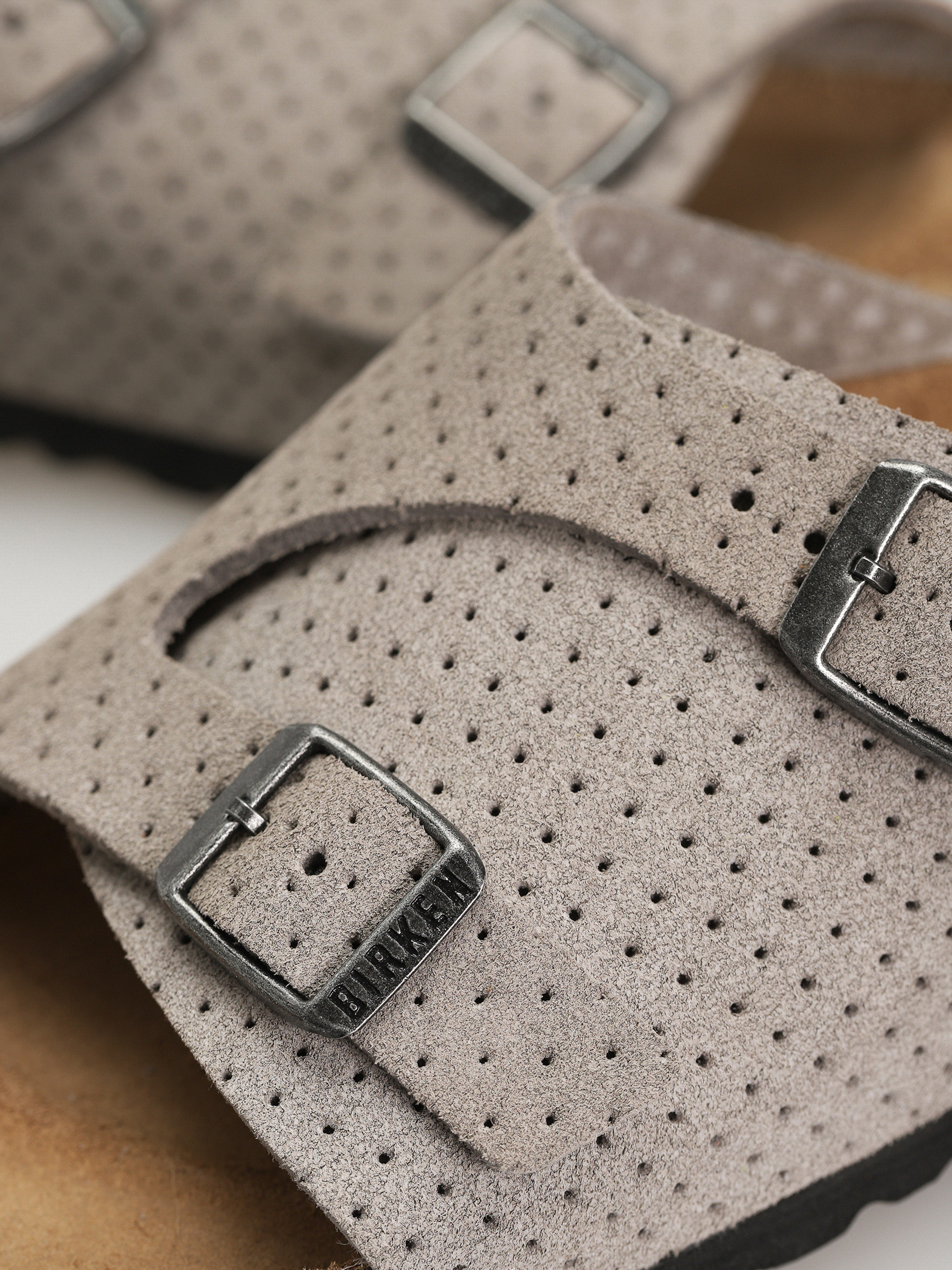 Birkenstock Zurich Suede Embossed Narrow Wmn Flip-flops (emboss dots stone coin)