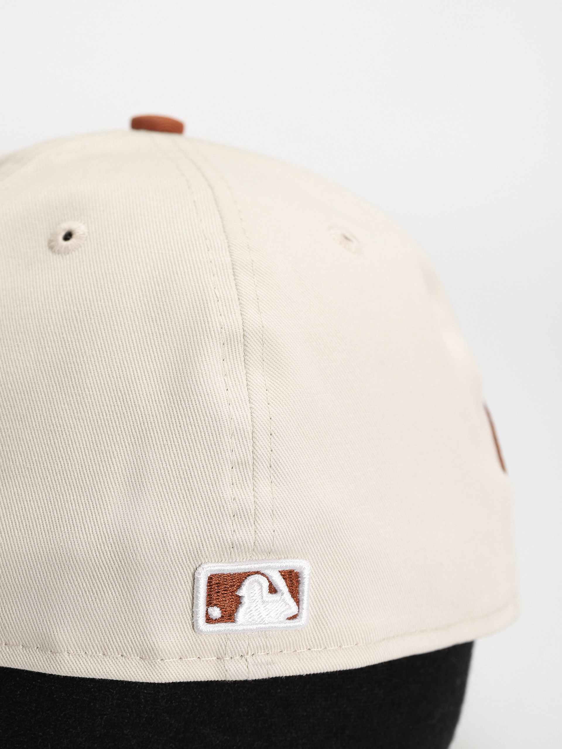 New Era White Crown 59Fifty Pittsburgh Pirates Cap (brown/ivory)