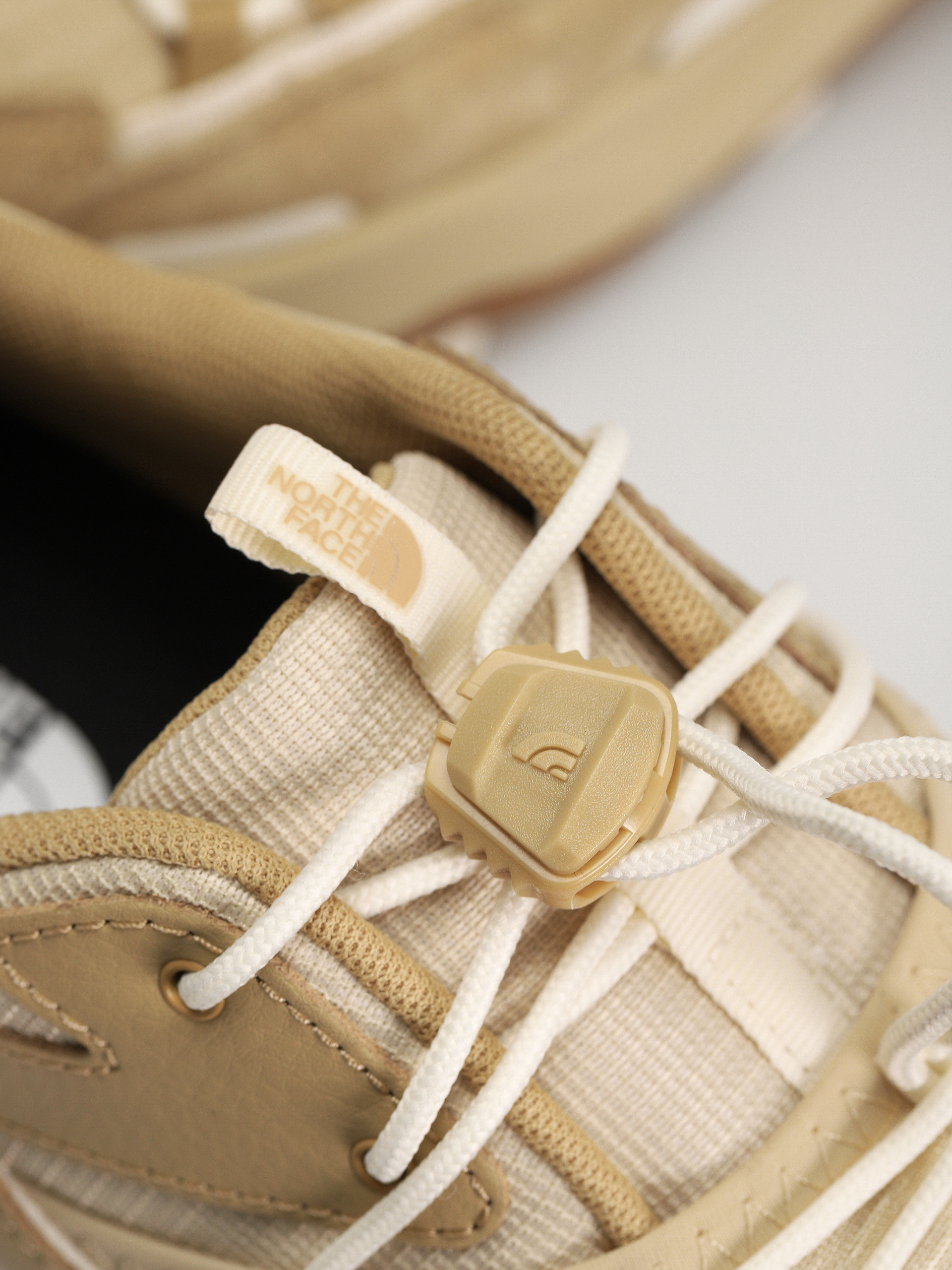 The North Face Shoes Vectiv Taraval Tech (khaki stone/gravel)