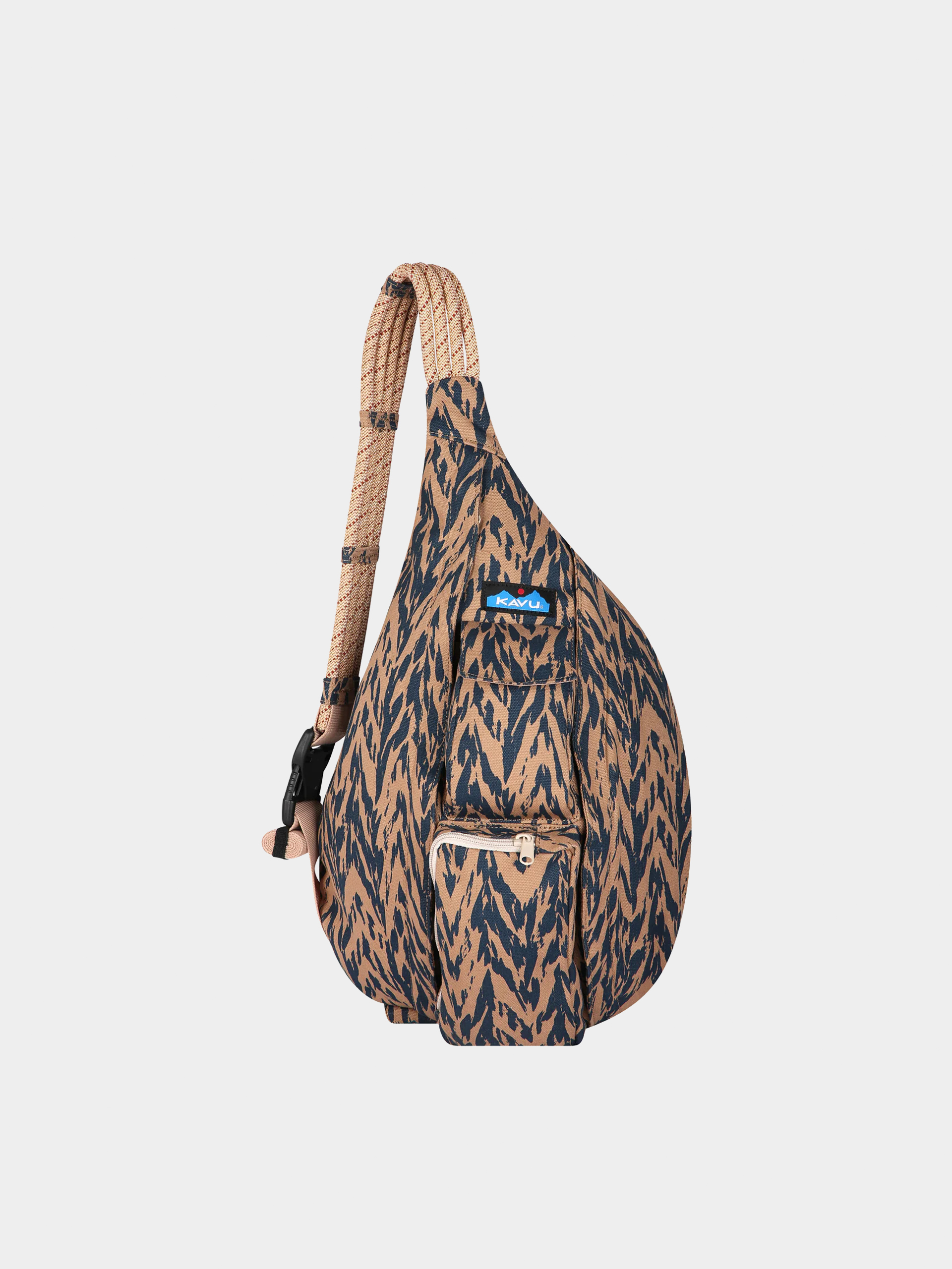 Kavu rope bag in chevron. Kavu Rope Sling Bag Chevron Black White Backpack Crossbody  main image 4