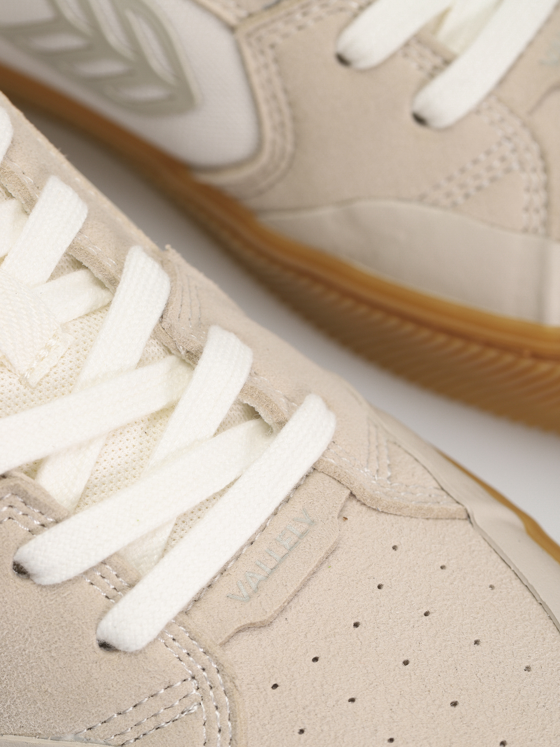 Cariuma Shoes Vallely Pro (gum vintage white/off white/light grey)