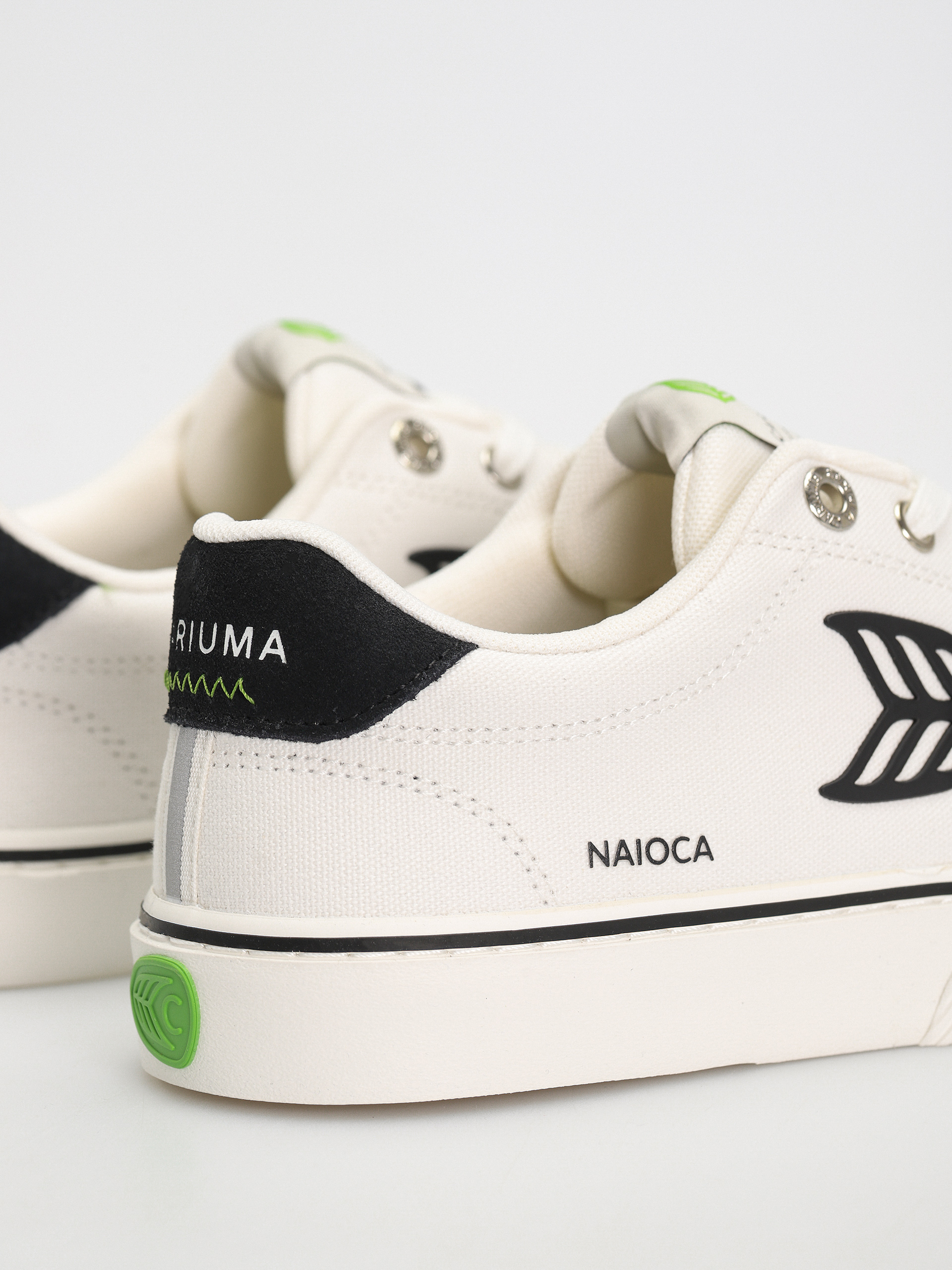 Cariuma Shoes Naioca Pro (vintage white/off white/black)