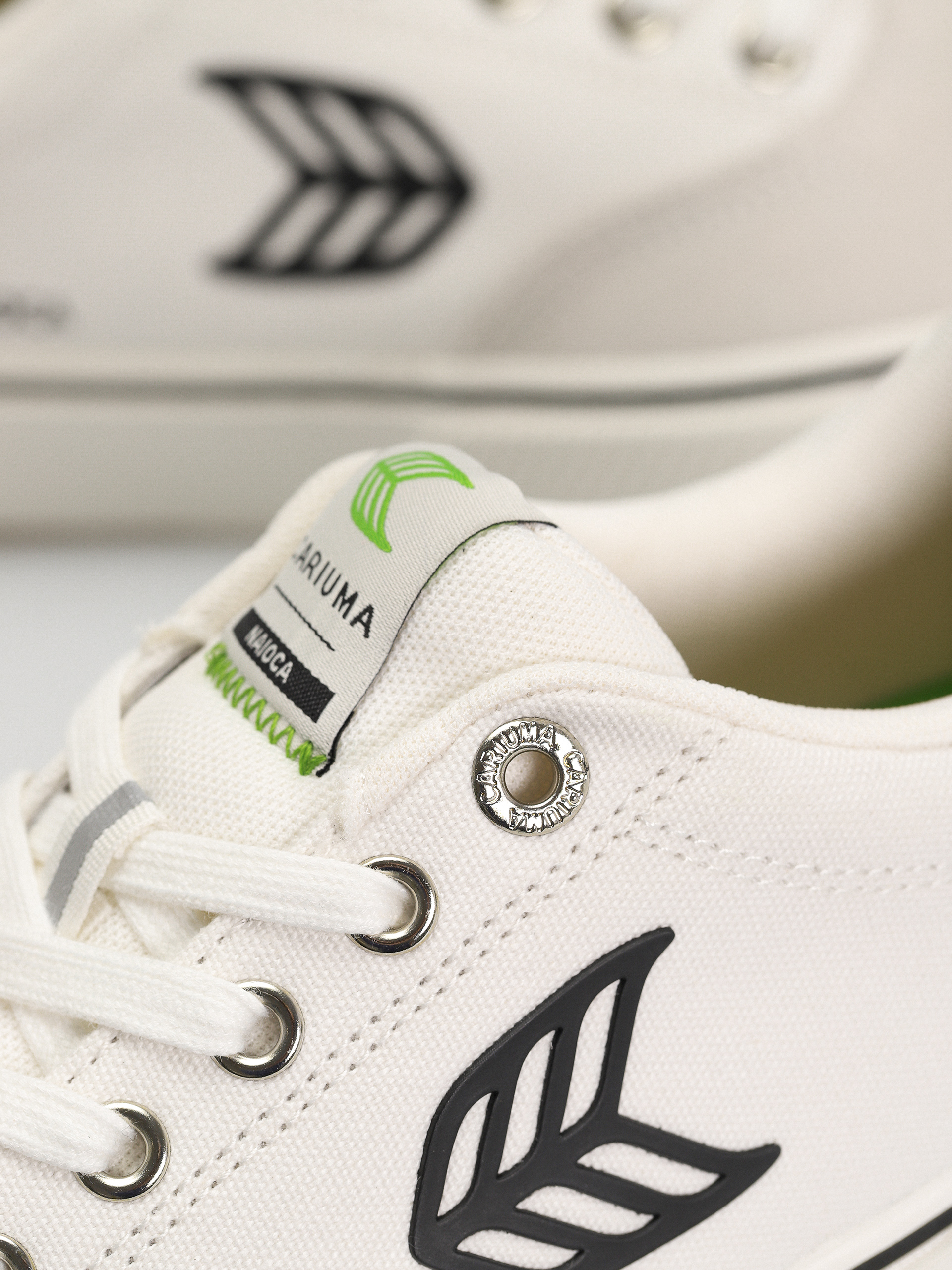 Cariuma Shoes Naioca Pro (vintage white/off white/black)