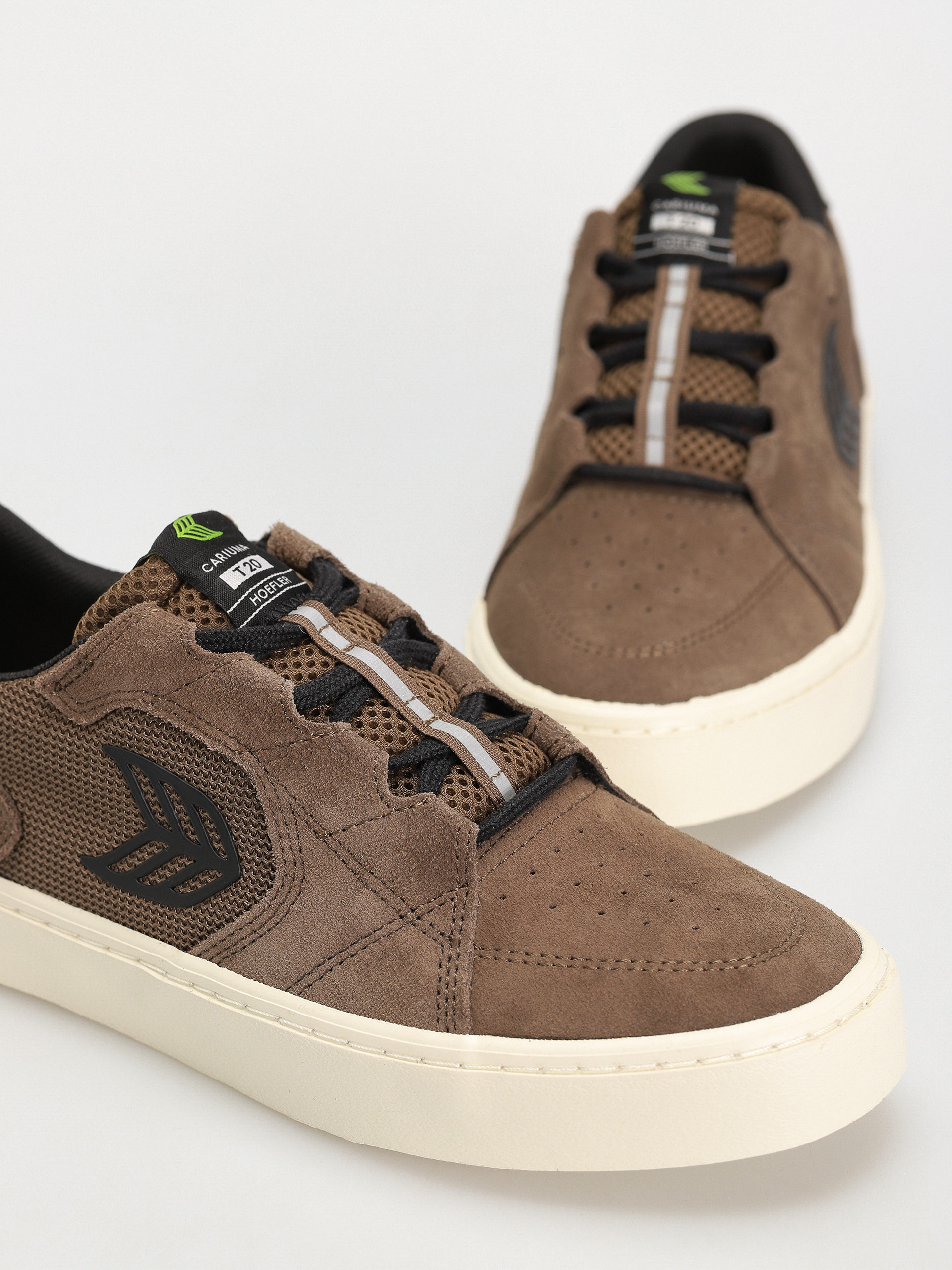 Cariuma Shoes T20 Pro (dark khaki/black)