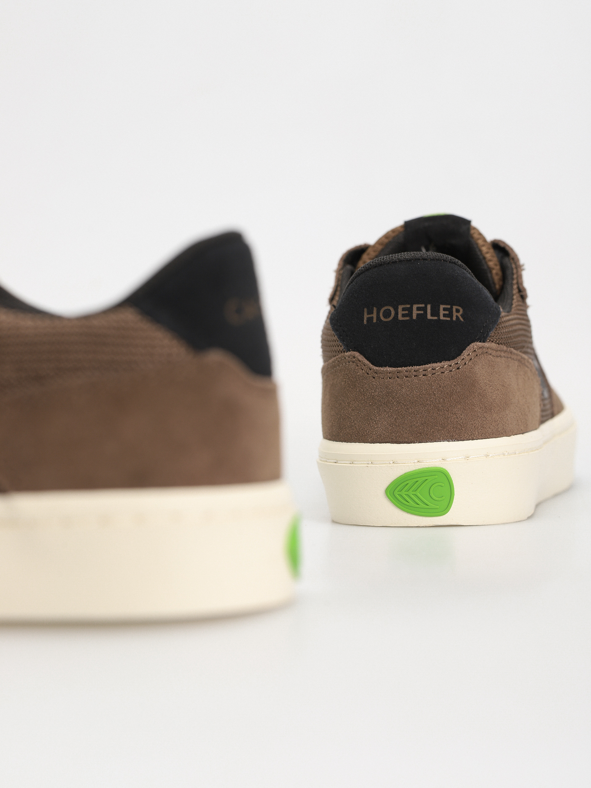 Cariuma Shoes T20 Pro (dark khaki/black)