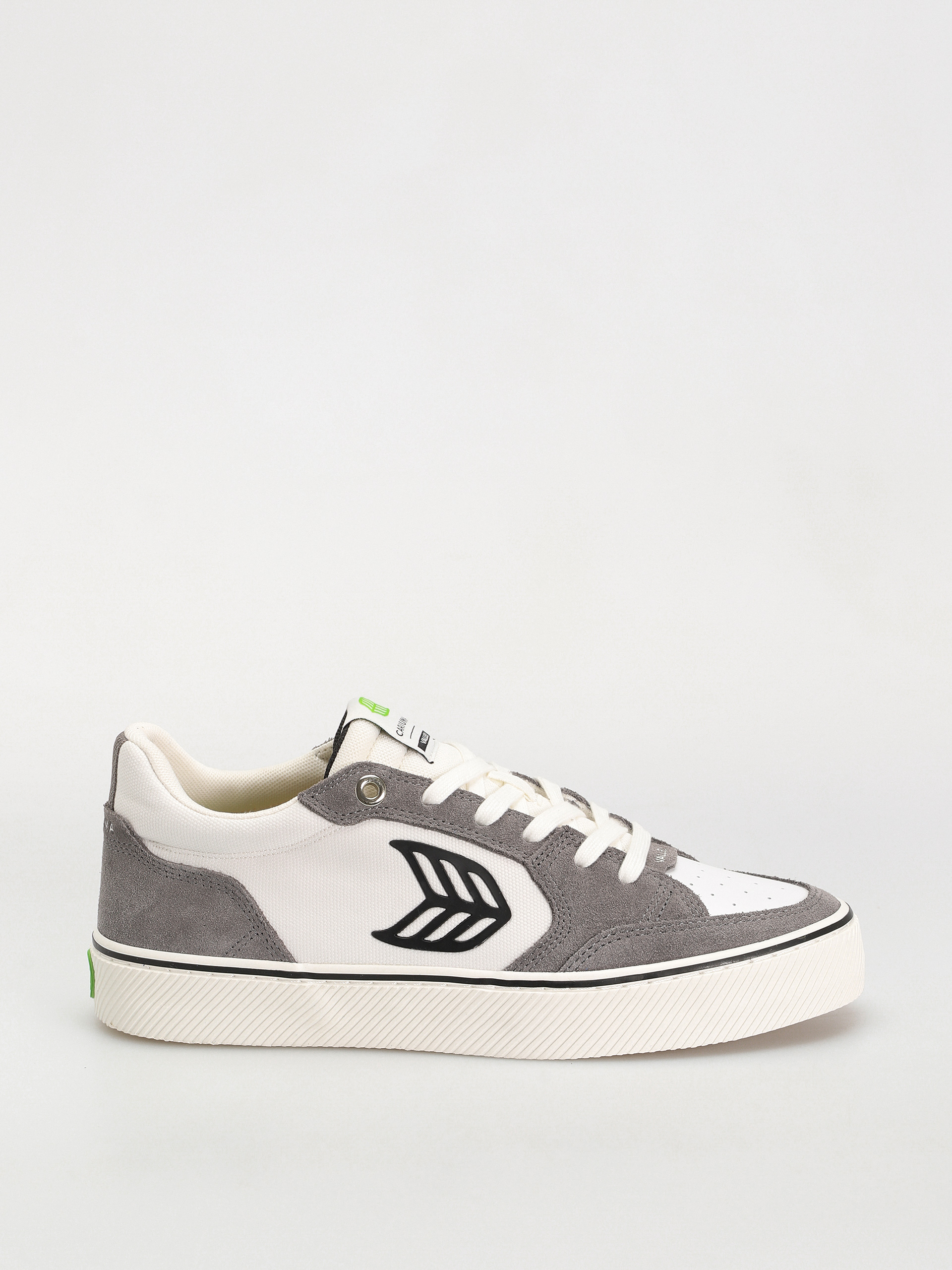 Cariuma Schuhe Vallely Pro (off white/charcoal grey)