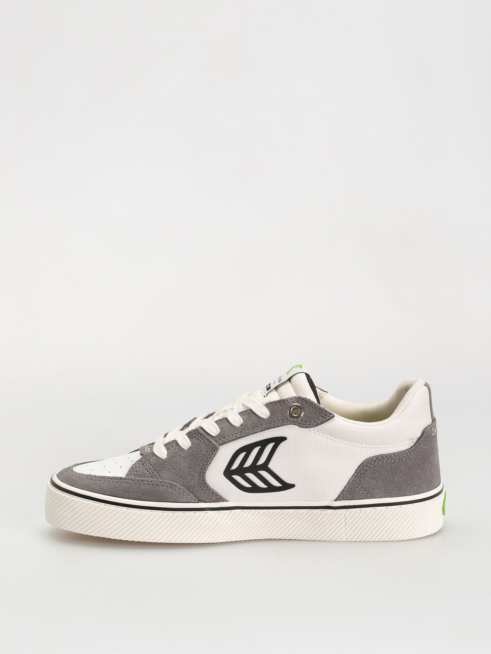 Cariuma Shoes Vallely Pro (off white/charcoal grey)