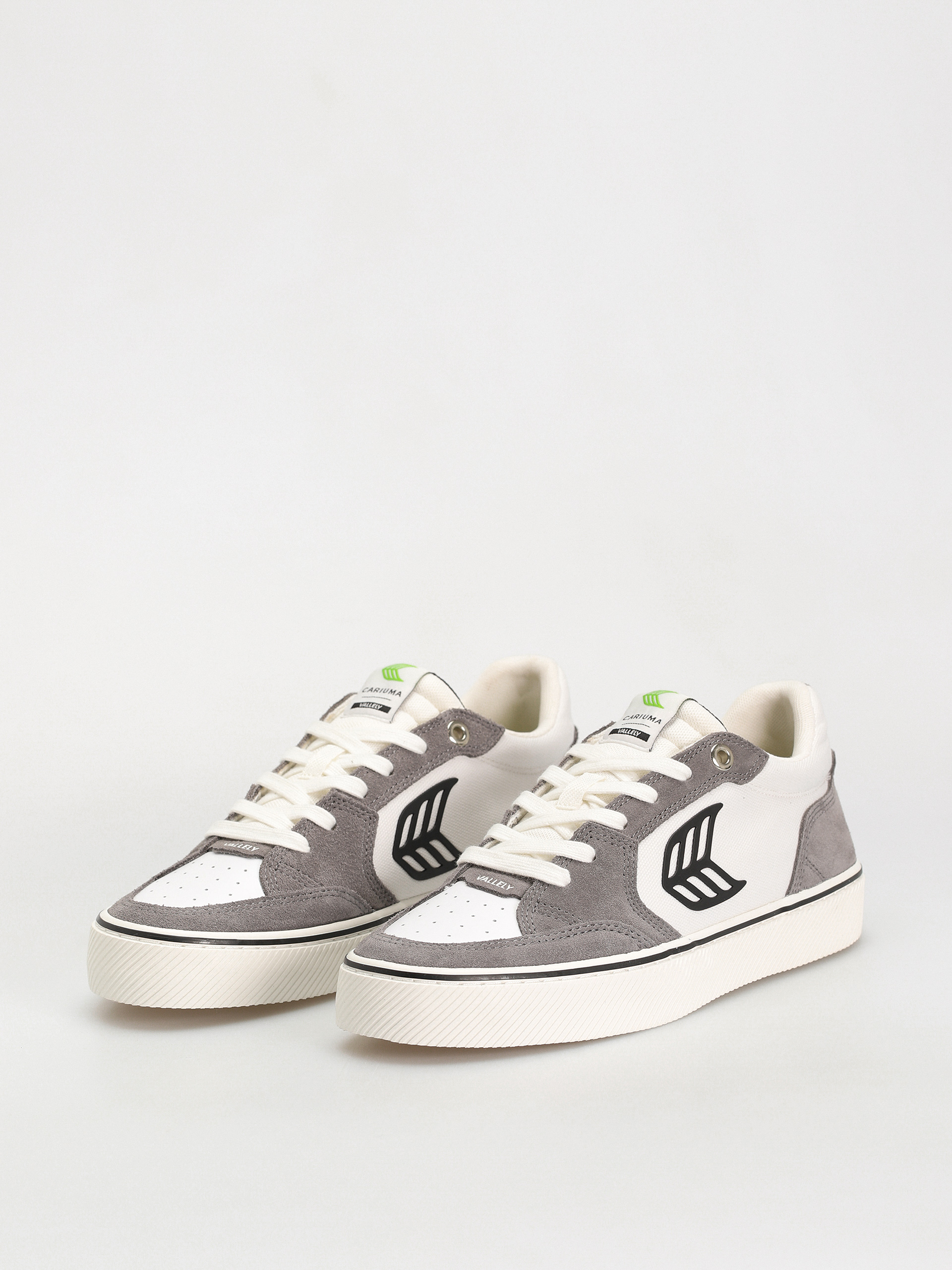 Cariuma Shoes Vallely Pro (off white/charcoal grey)