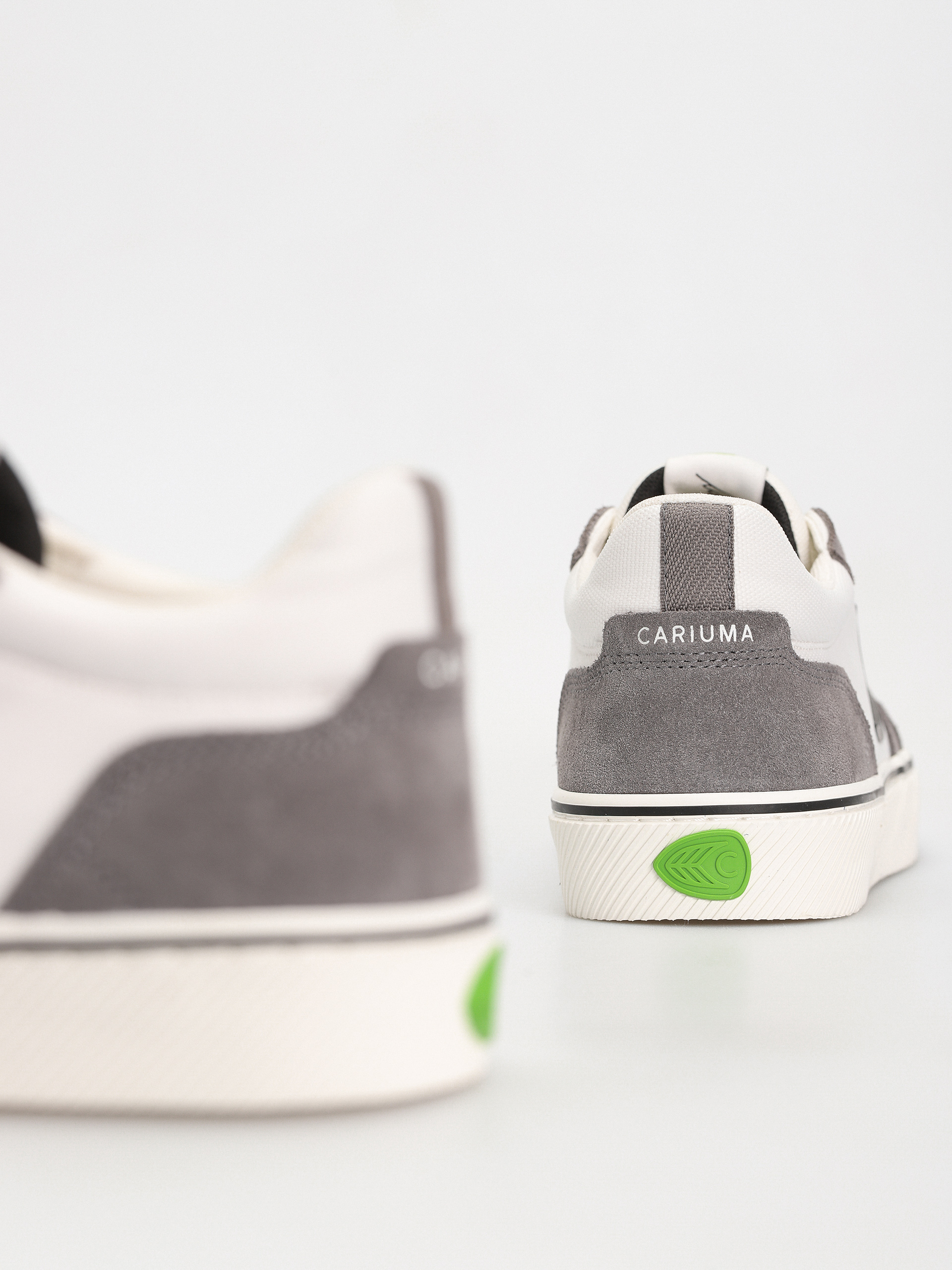 Cariuma Shoes Vallely Pro (off white/charcoal grey)