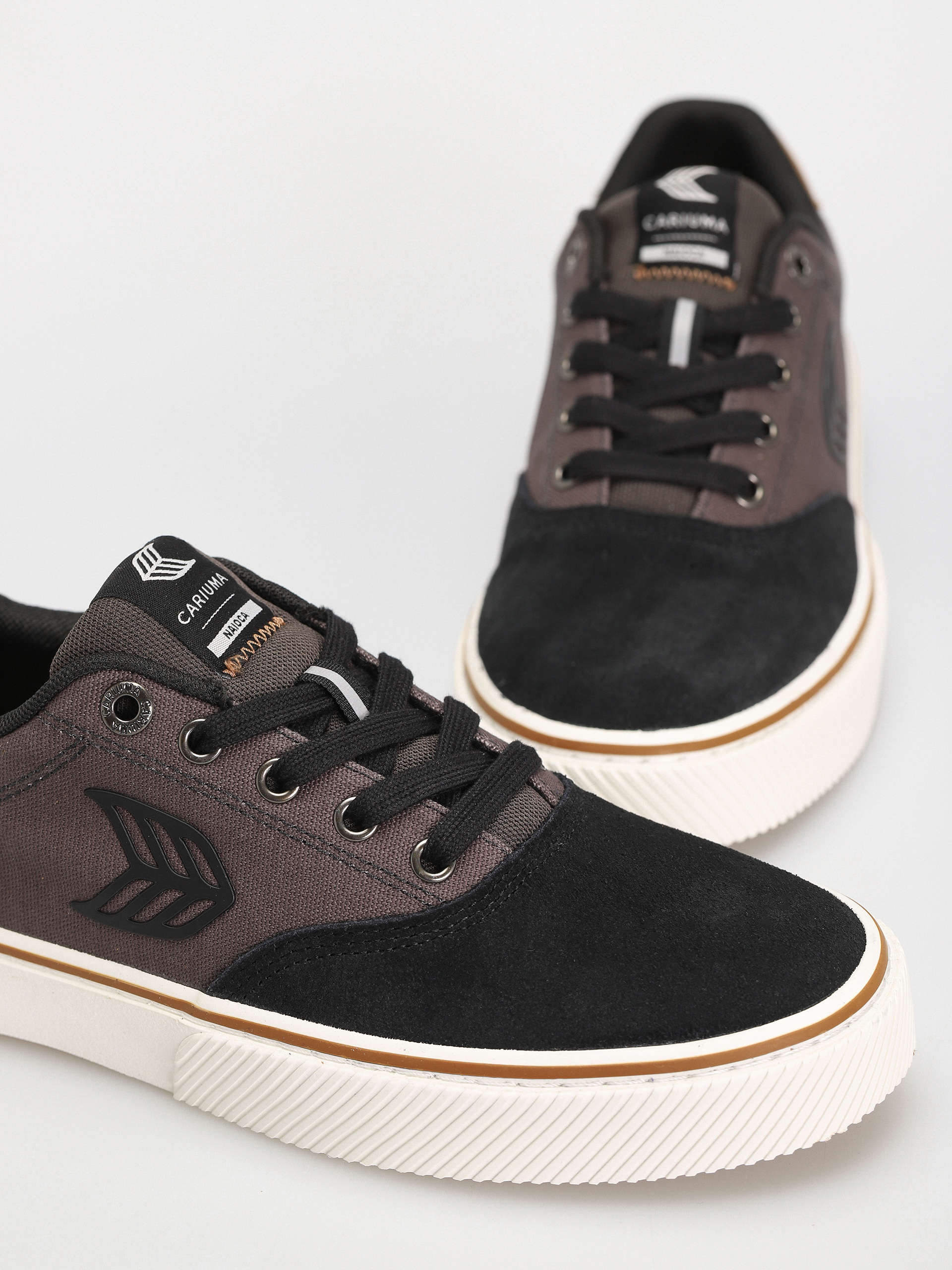 Cariuma Shoes Naioca Pro (jet black/dark grey)