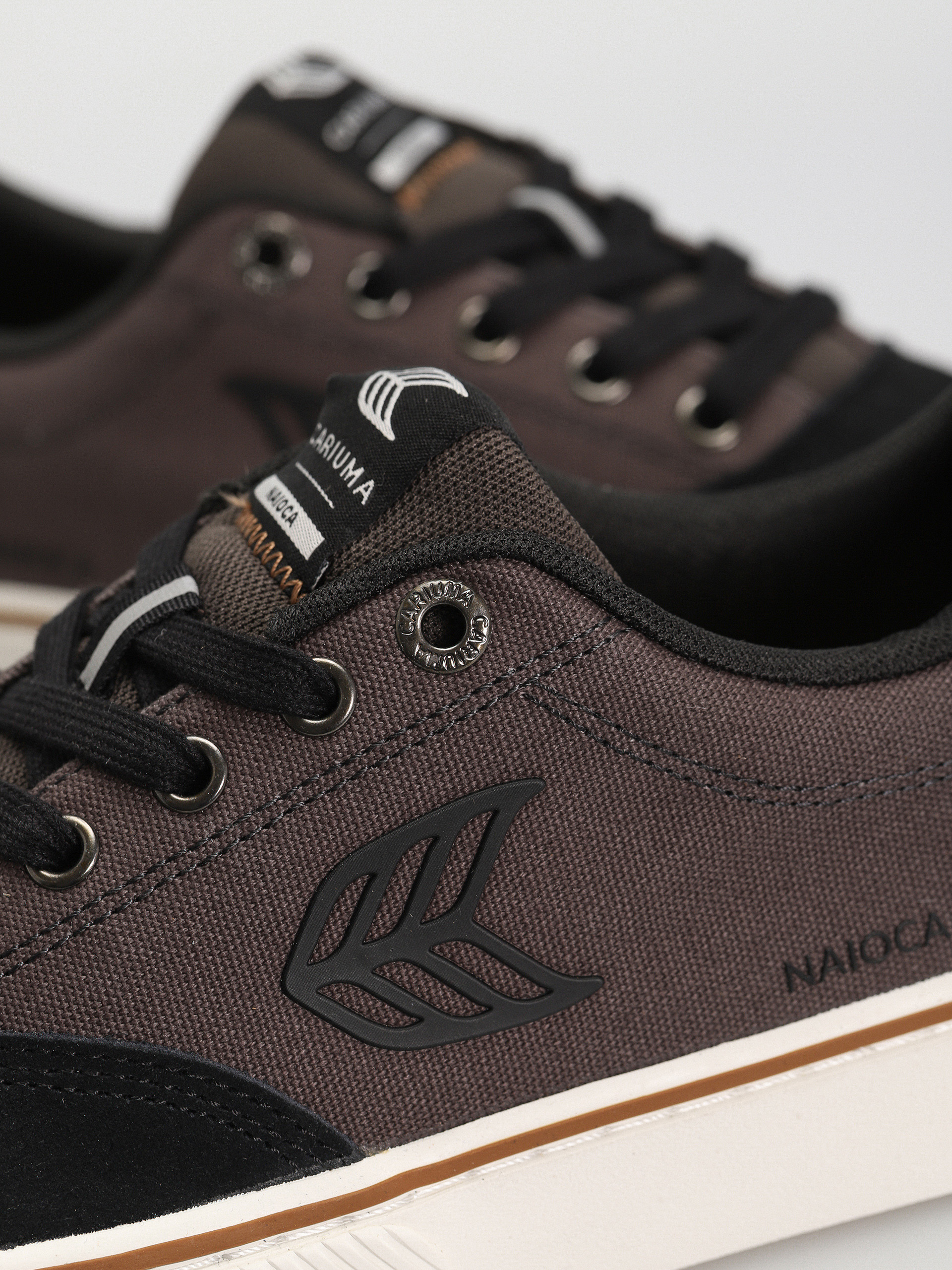 Cariuma Shoes Naioca Pro (jet black/dark grey)