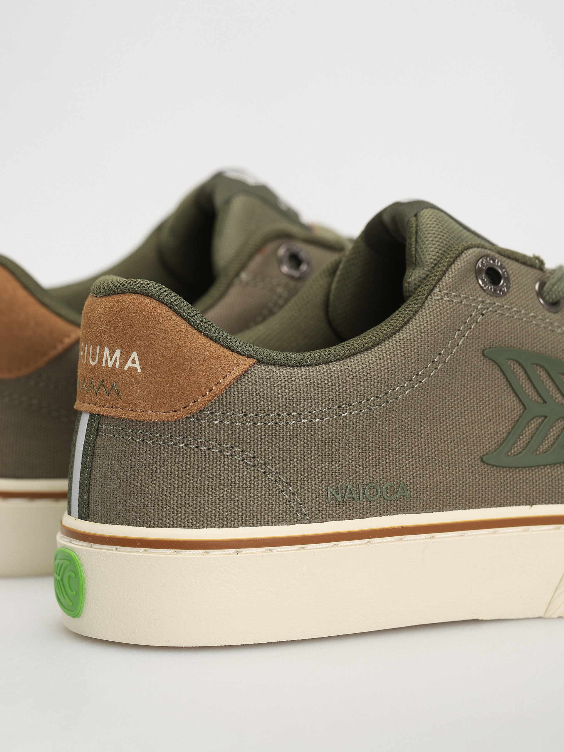 Cariuma Schuhe Naioca Pro (bronze green)