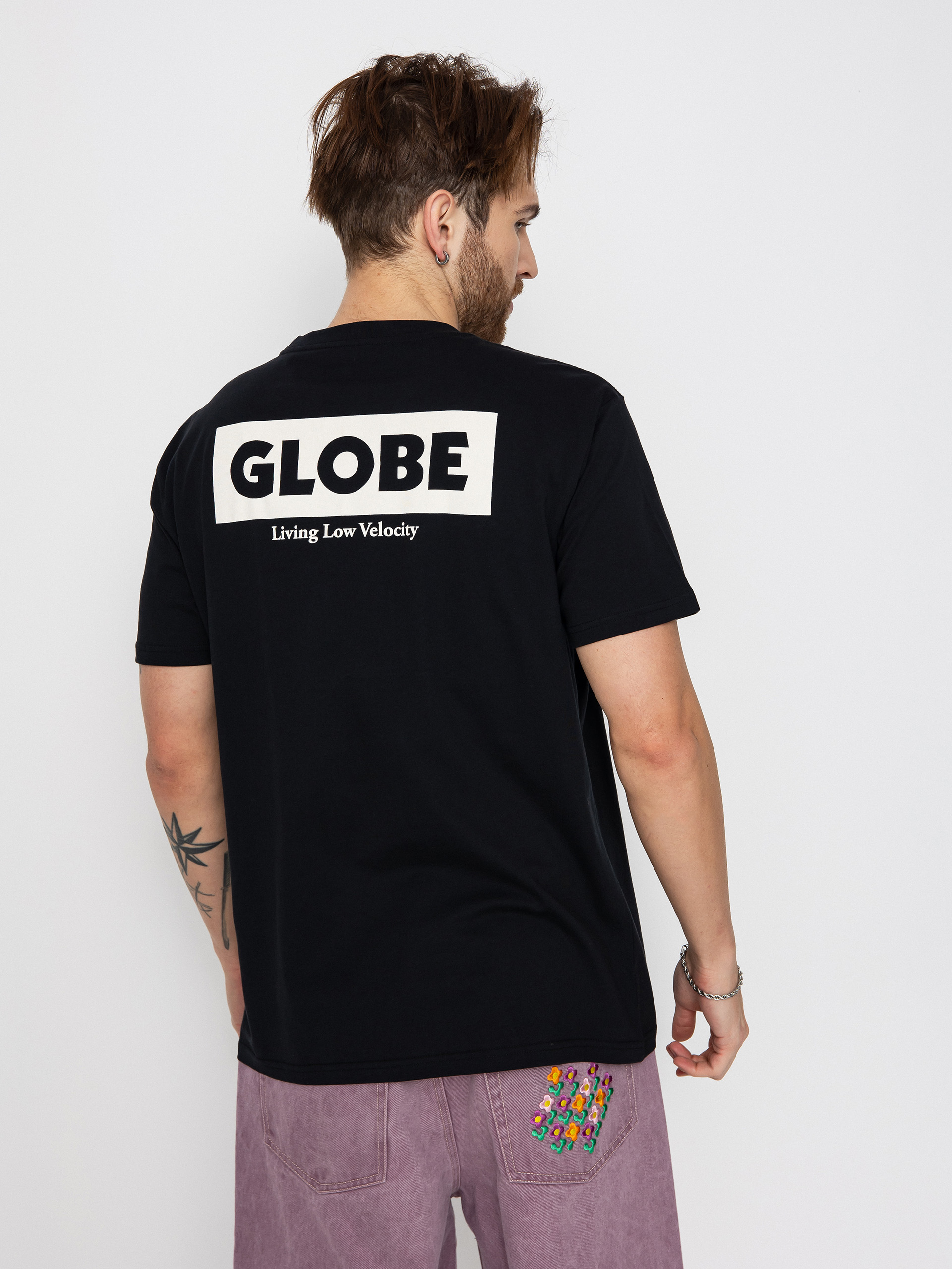 Globe T-Shirt Living Low Velocity black (black/white)
