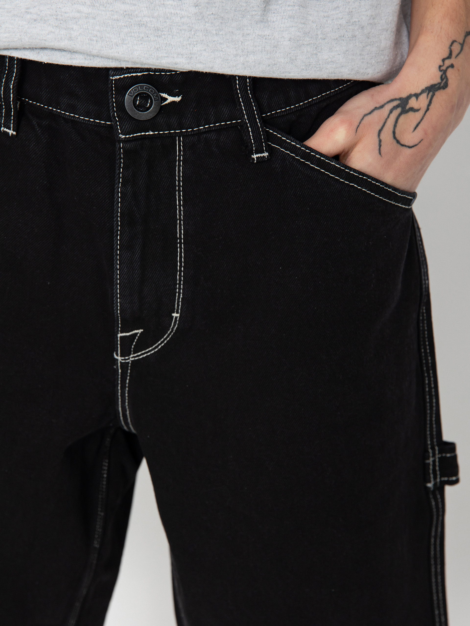 Volcom Labored Denim Utility Shorts (black)