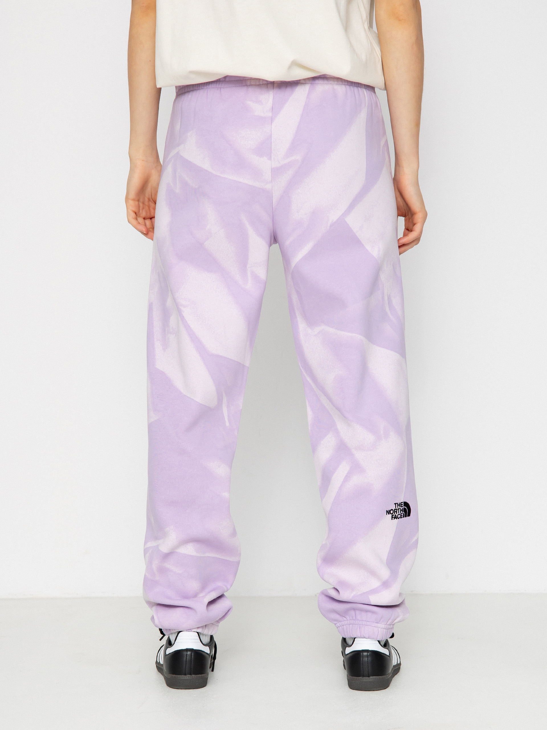 The North Face Pants Essential Jogger Print Wmn (icy lilac garment fold)