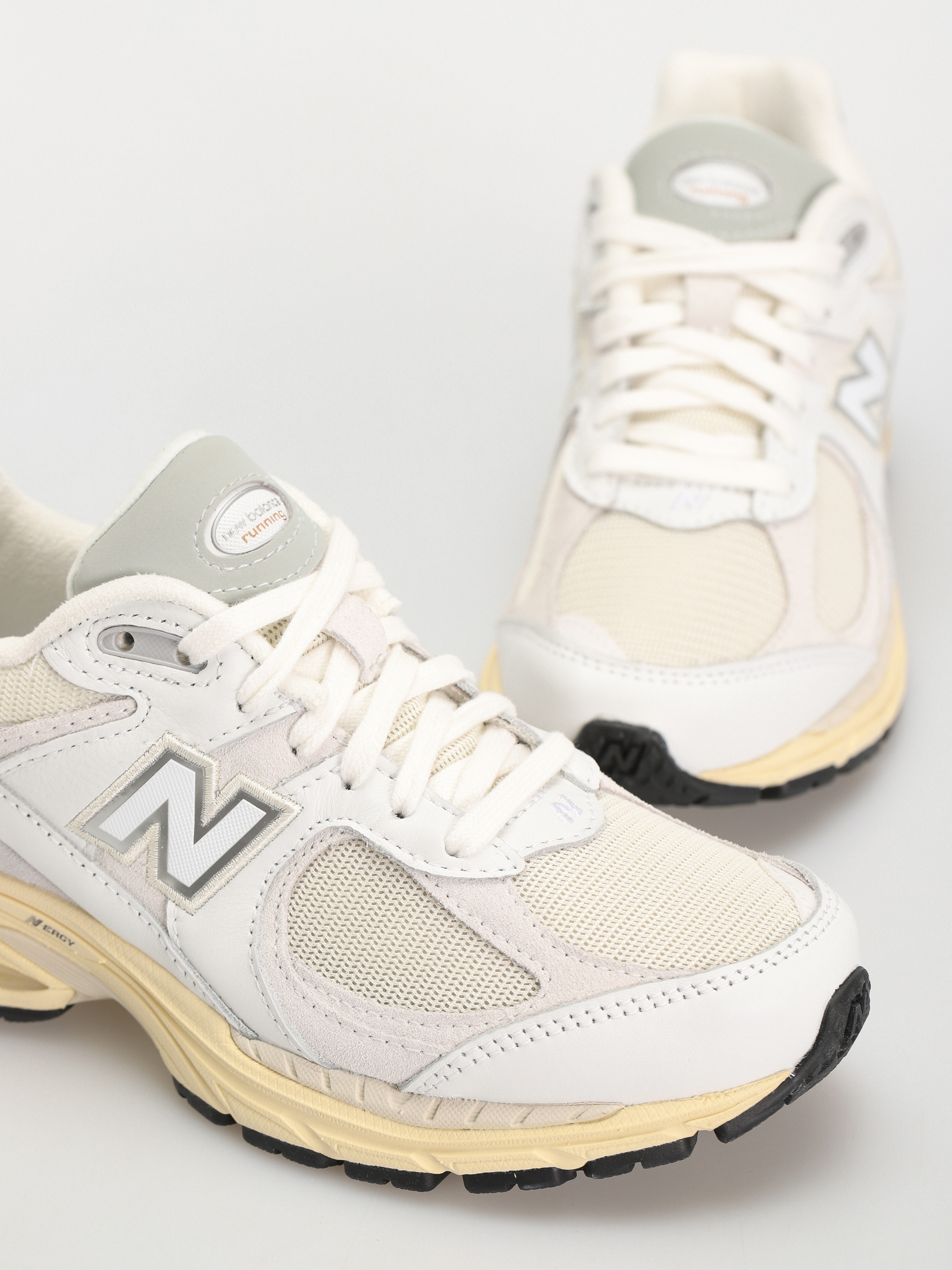 New Balance Shoes 2002 (white)