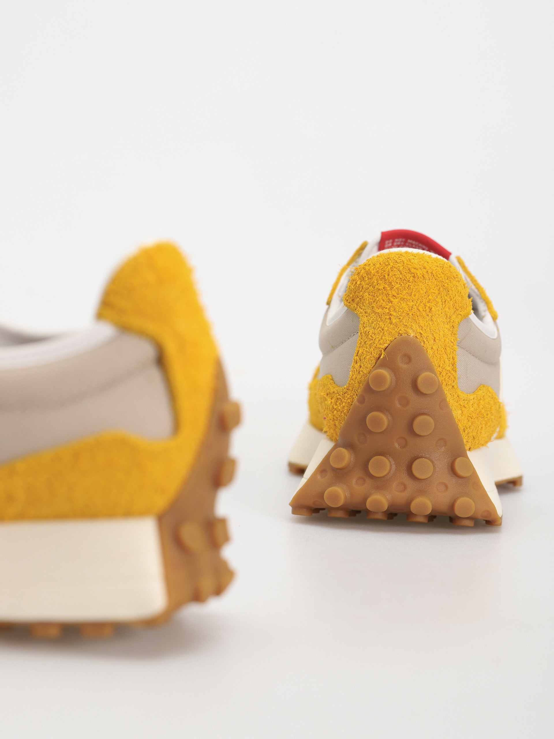 New Balance 327 Shoes (varsity gold)