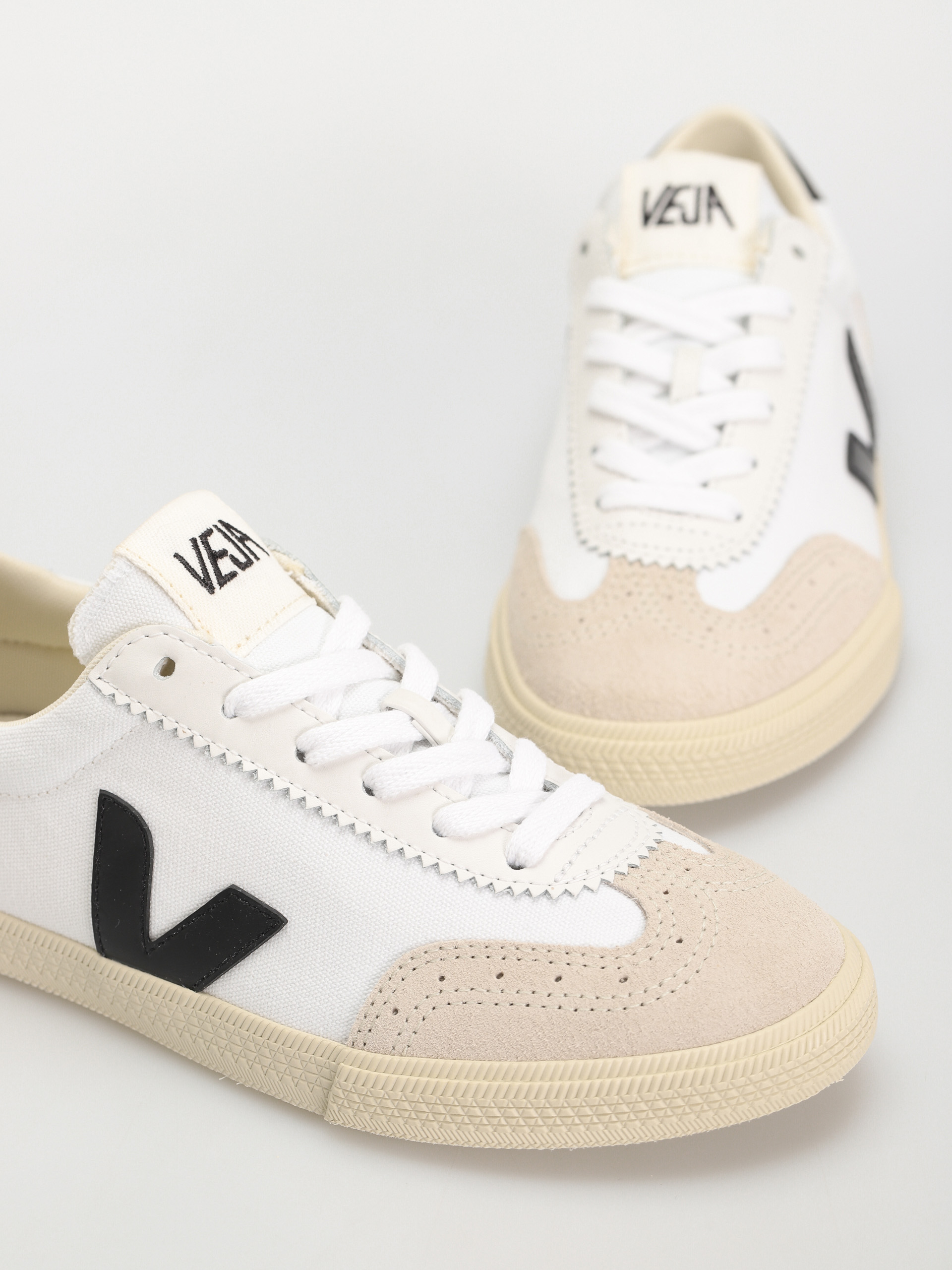 Veja Shoes Volley Wmn (white black)
