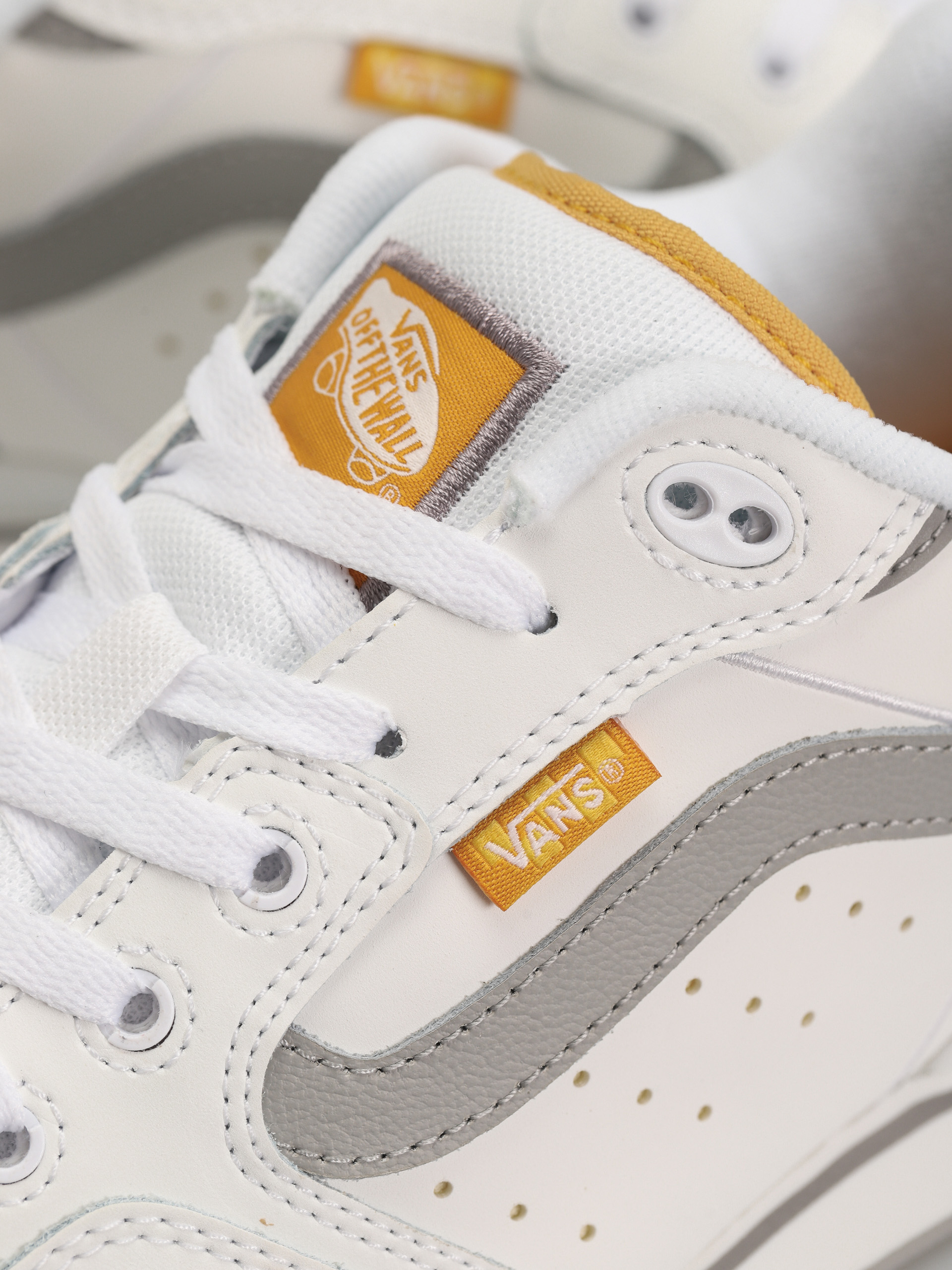 Vans Rowley Xlt Shoes (white/grey)