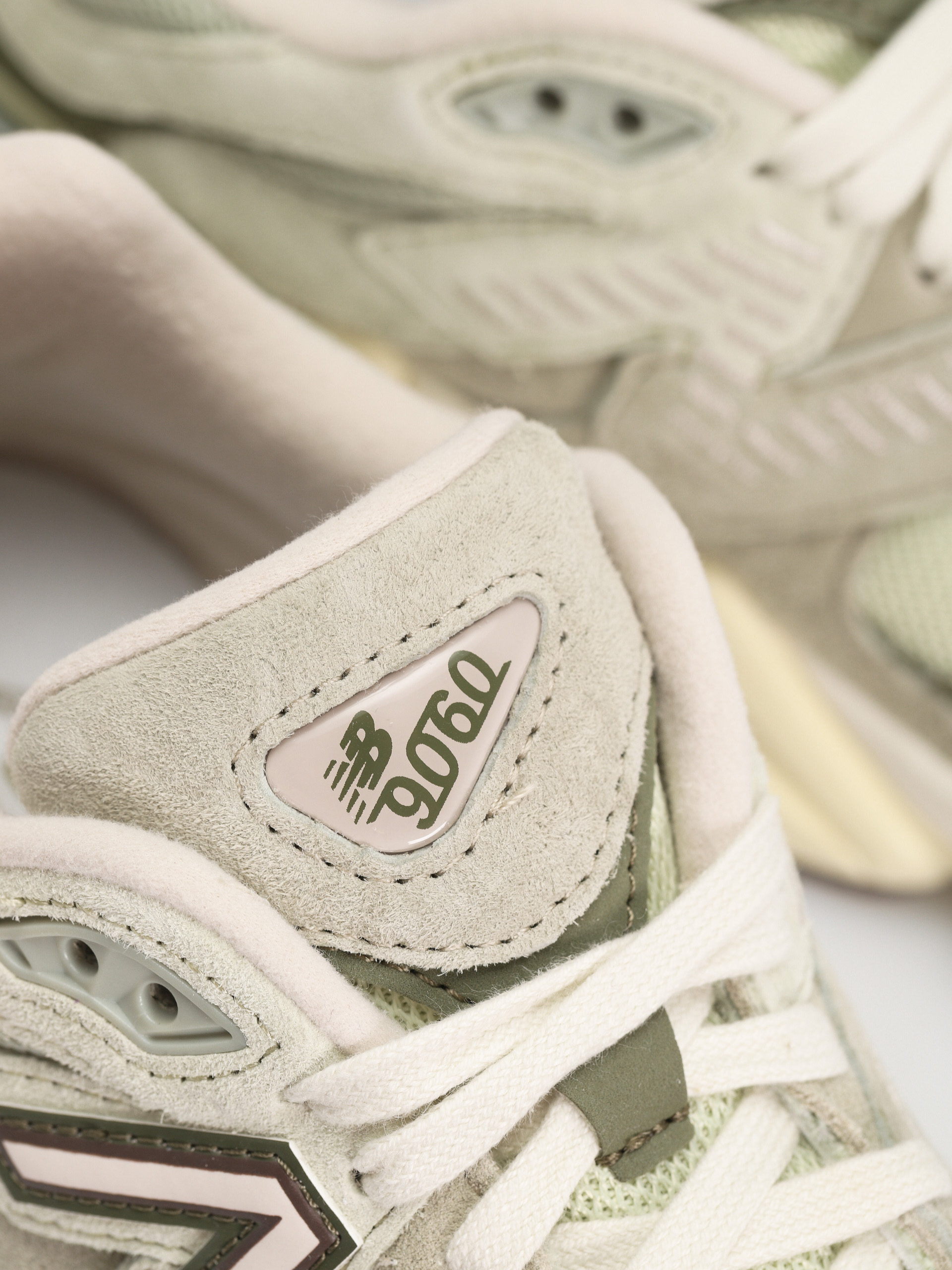 New Balance 9060 Shoes (olivine)