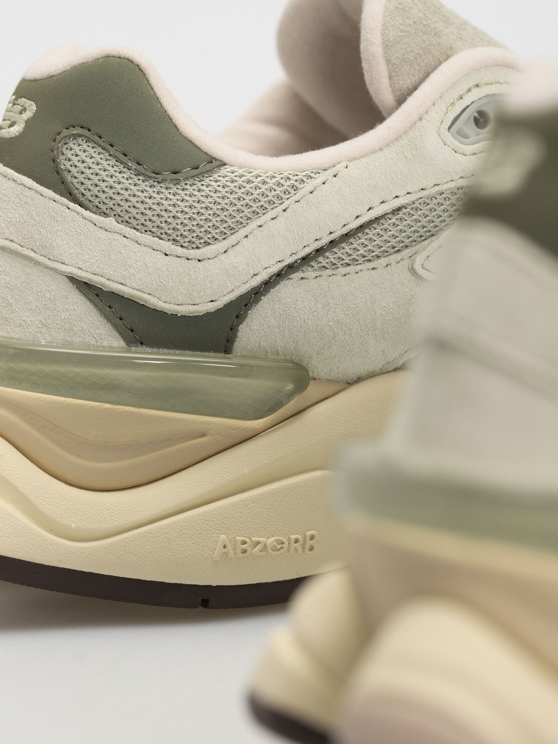New Balance 9060 Shoes (olivine)