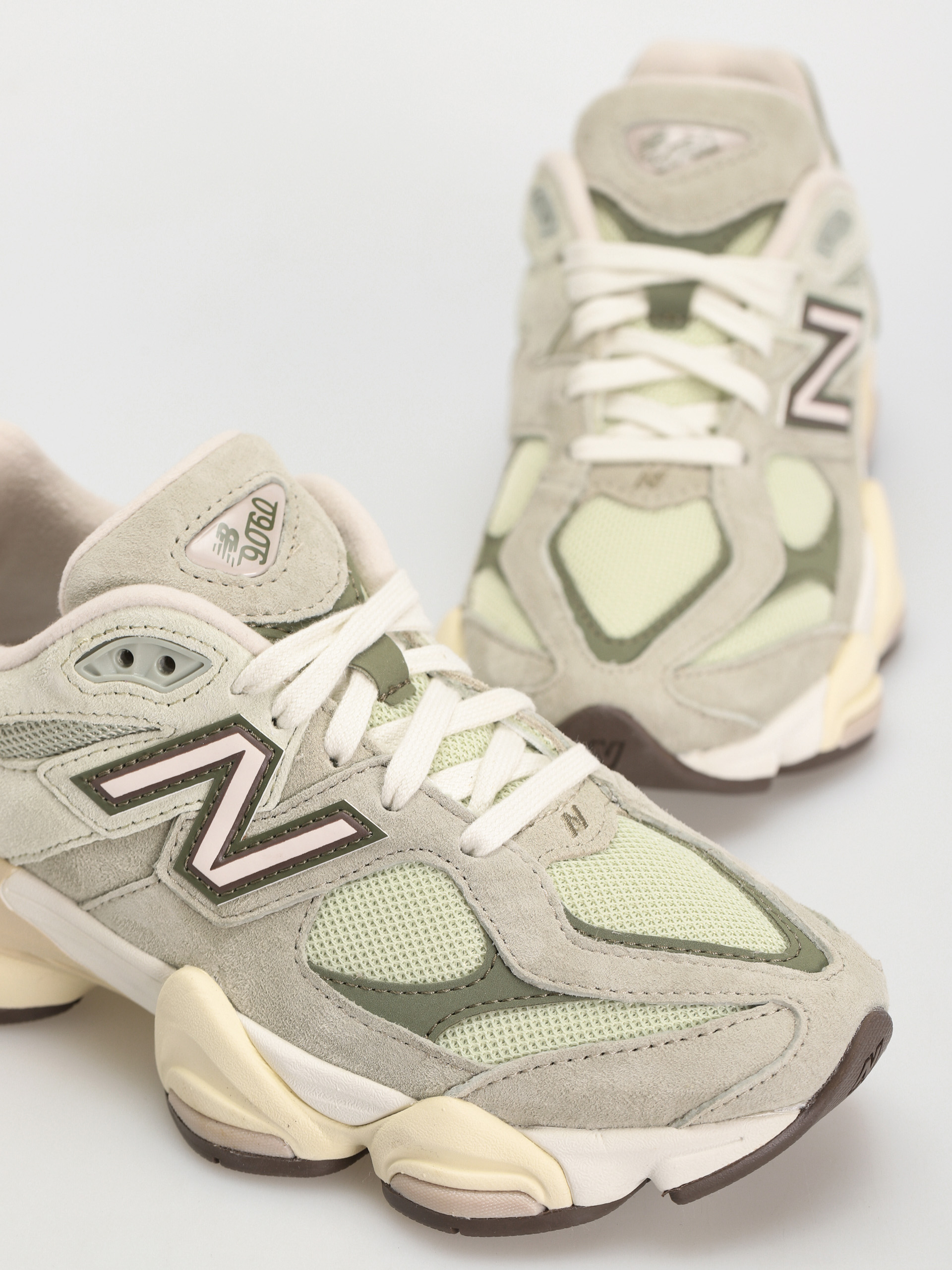 New Balance 9060 Shoes (olivine)